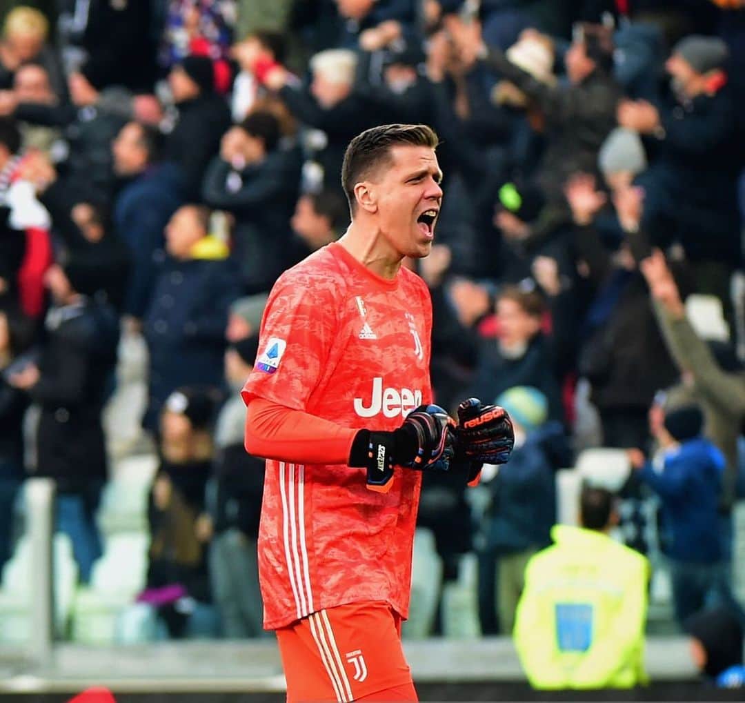 ヴォイチェフ・シュチェスニーのインスタグラム：「Starting the year as we plan to go on💪⚪️⚫️ #finoallafine #JuveCagliari」