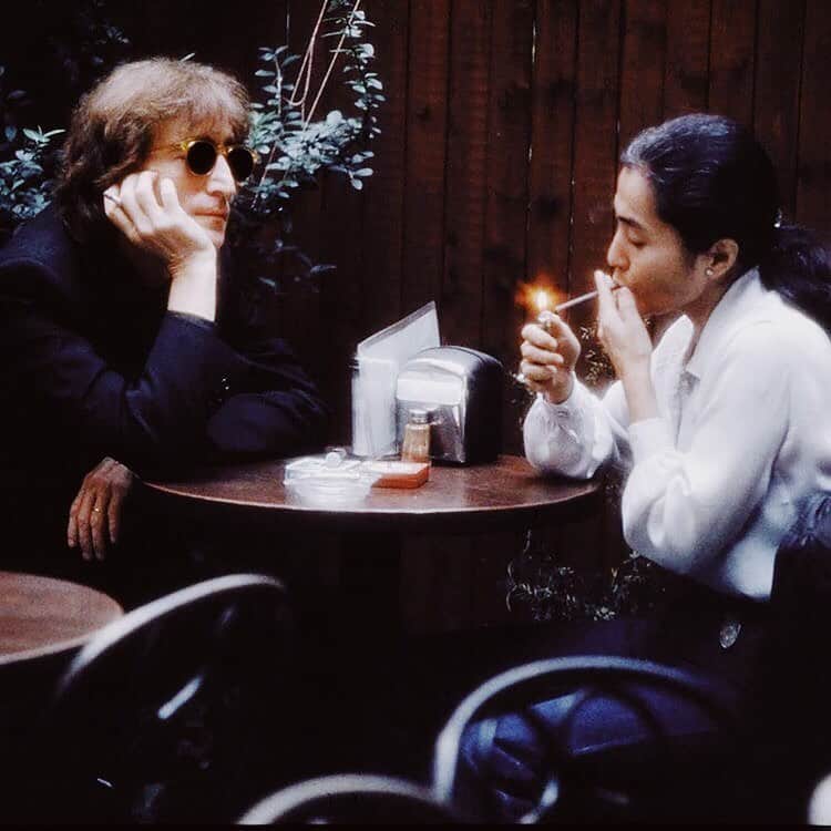 Meganさんのインスタグラム写真 - (MeganInstagram)「John and Yoko 〰 photographed by Kishin Shinoyama #johnlennon #yokoono #kishinshinoyama」1月7日 1時41分 - zanzan_domus