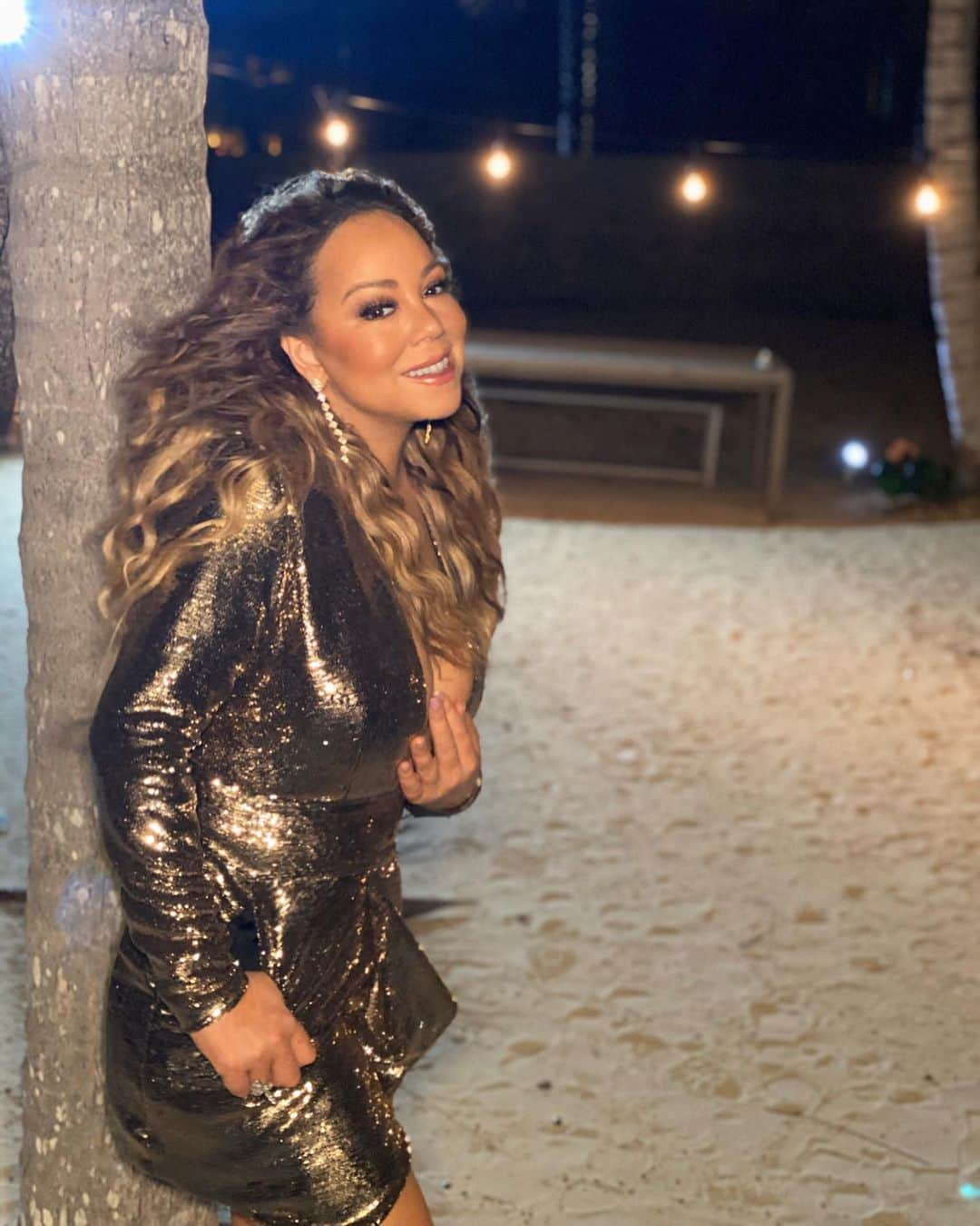 マライア・キャリーさんのインスタグラム写真 - (マライア・キャリーInstagram)「Last vacation moments 🥂 back to work tomorrow! 🦋 thank you @godomrep」1月7日 2時00分 - mariahcarey