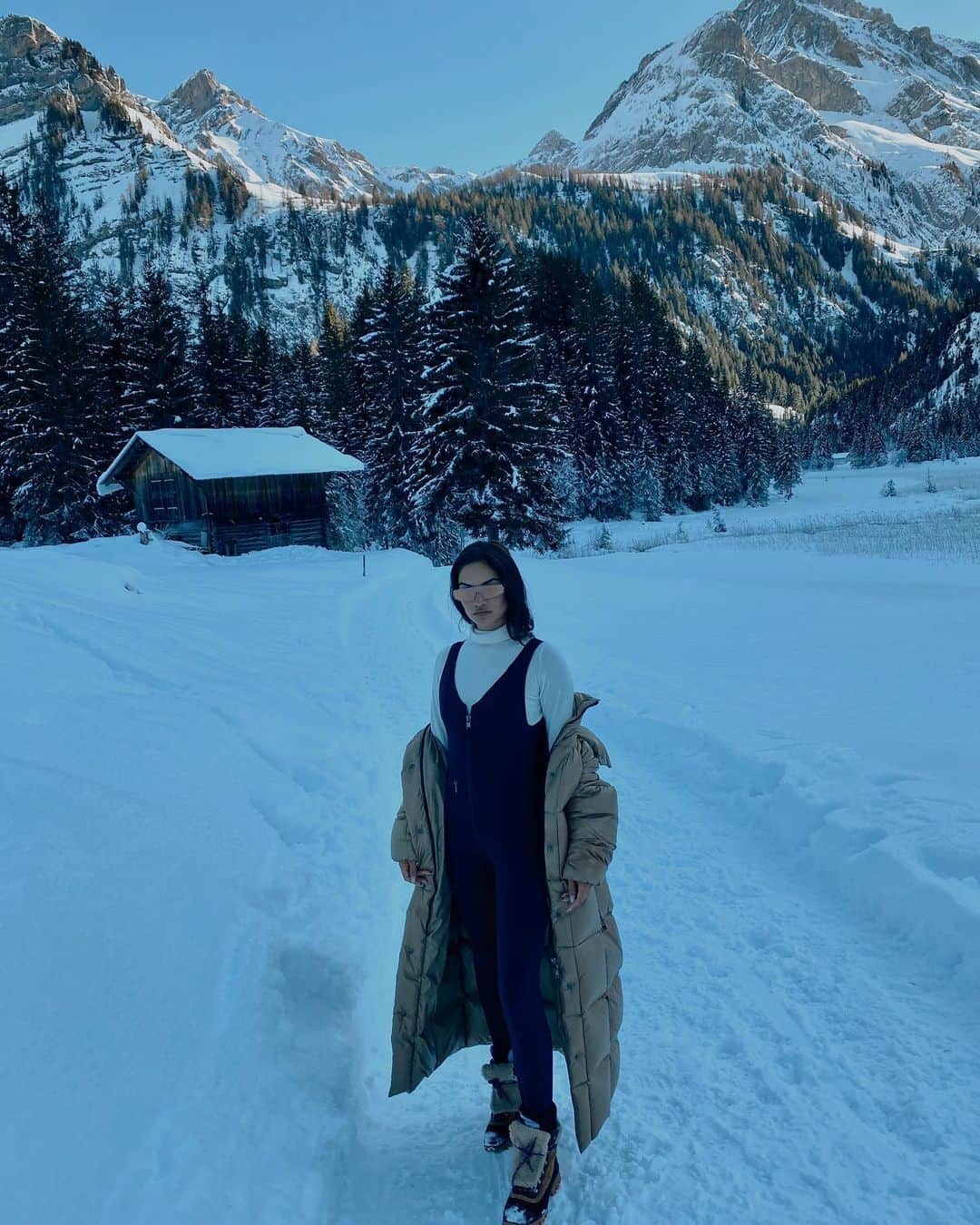 シャニーナ・シャイクのインスタグラム：「👽❄️」