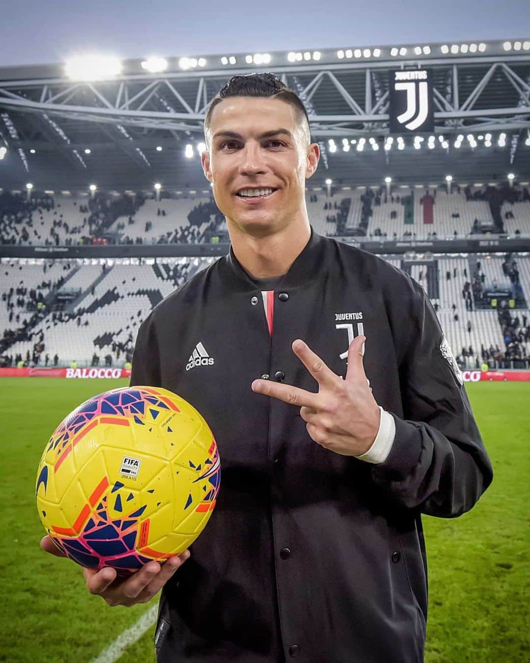 UEFAチャンピオンズリーグさんのインスタグラム写真 - (UEFAチャンピオンズリーグInstagram)「🇵🇹 Cristiano Ronaldo has now scored 56 hat-tricks for club & country ⚽⚽⚽ ⁣ #UCL #Juventus #Juve #cristianoronaldo #Cristiano #Ronaldo #CR7」1月7日 2時27分 - championsleague
