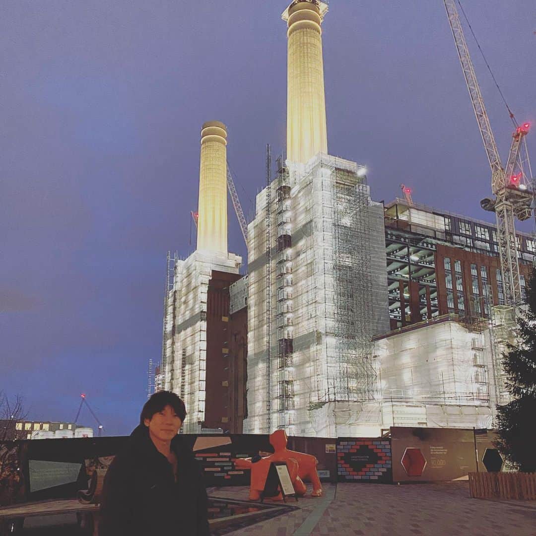 古市憲寿さんのインスタグラム写真 - (古市憲寿Instagram)「なんか近未来って感じになってた。再開発エリア好きには嬉しい。　#london #batterseapowerstation」1月7日 2時44分 - poe1985