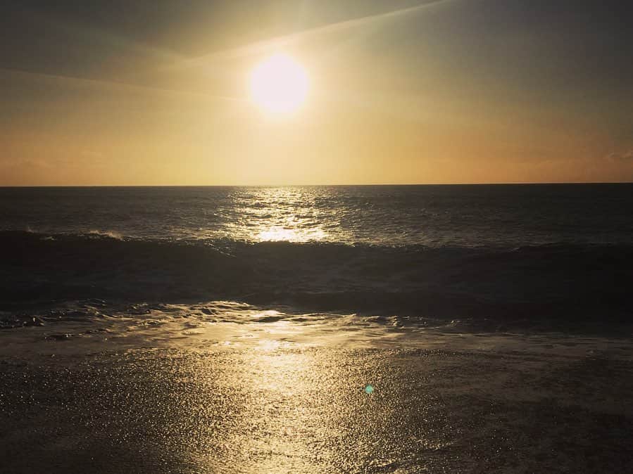 ルーファス・テイラーのインスタグラム：「✋🏼🌊」