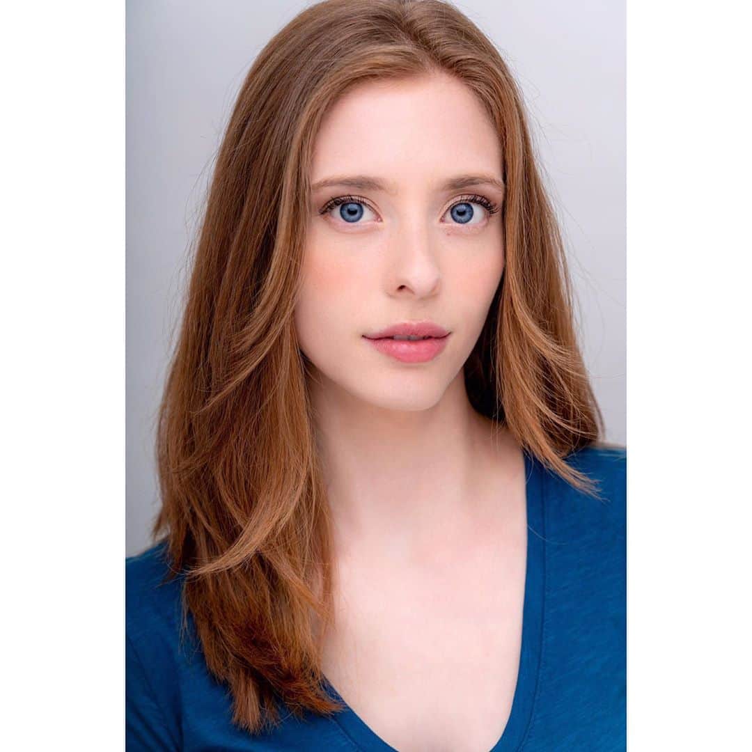 アシュリン・ピアースのインスタグラム：「New year, new headshots! ✨  #actress #actor #AshlynPearce #LosAngeles #Hollywood #Headshot #Theatrical #Movies #Film #Television #Dreams #Goals #Artist #Love #Pretty #BestPicture #StraightHair #CurlyHair #RedHeads #FearlessFemales #Strong #Inspire #Passion #Script #Scenes #Beautiful #SpeakYourself #LoveYourself #Model #Director」