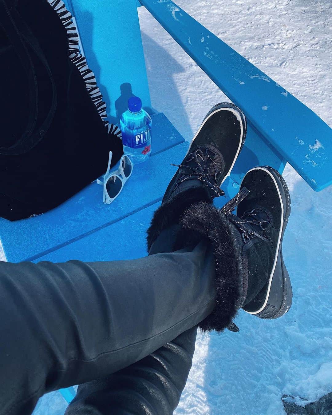 翁安芸さんのインスタグラム写真 - (翁安芸Instagram)「雪のなかでも歩きやすく暖かい @sorelfootwear のブーツ☃️🌟　#aspen #outfit #winterfashion #sorelboots #akiweng #アスペン」1月7日 2時57分 - akinyc