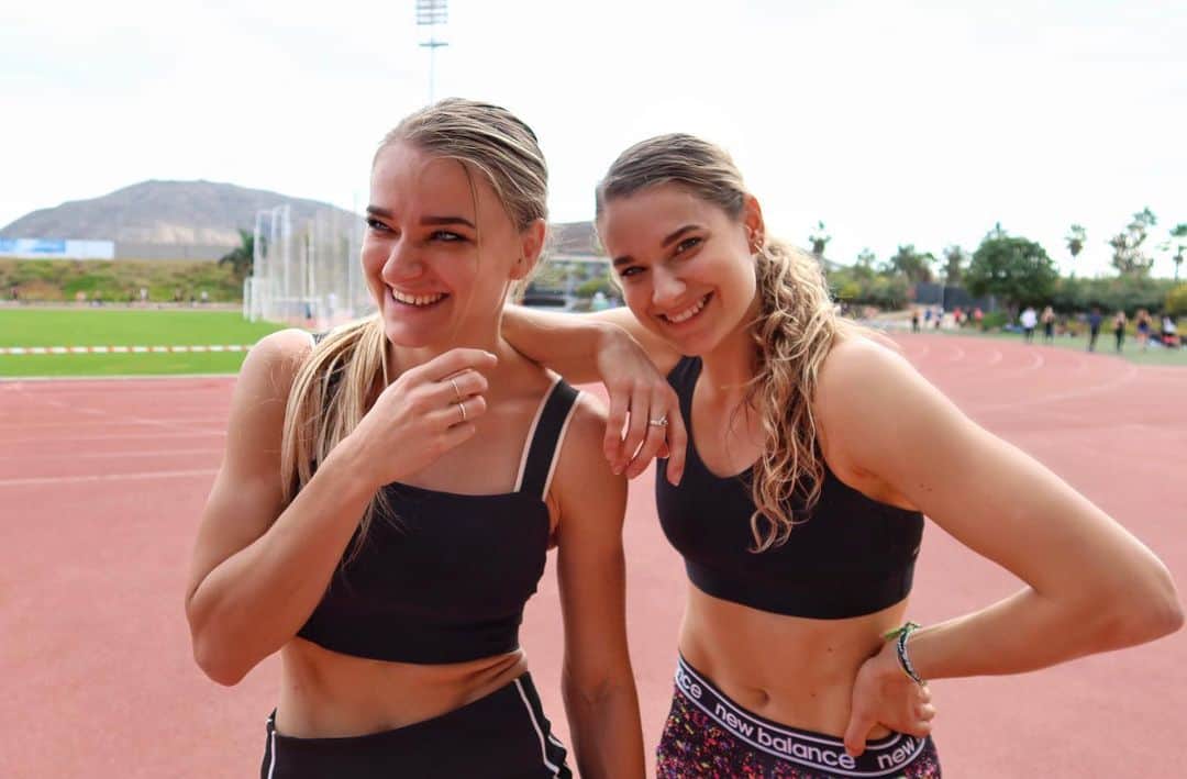 のインスタグラム：「Smiley sisters👯‍♀️ #ZusjesDeWitte」