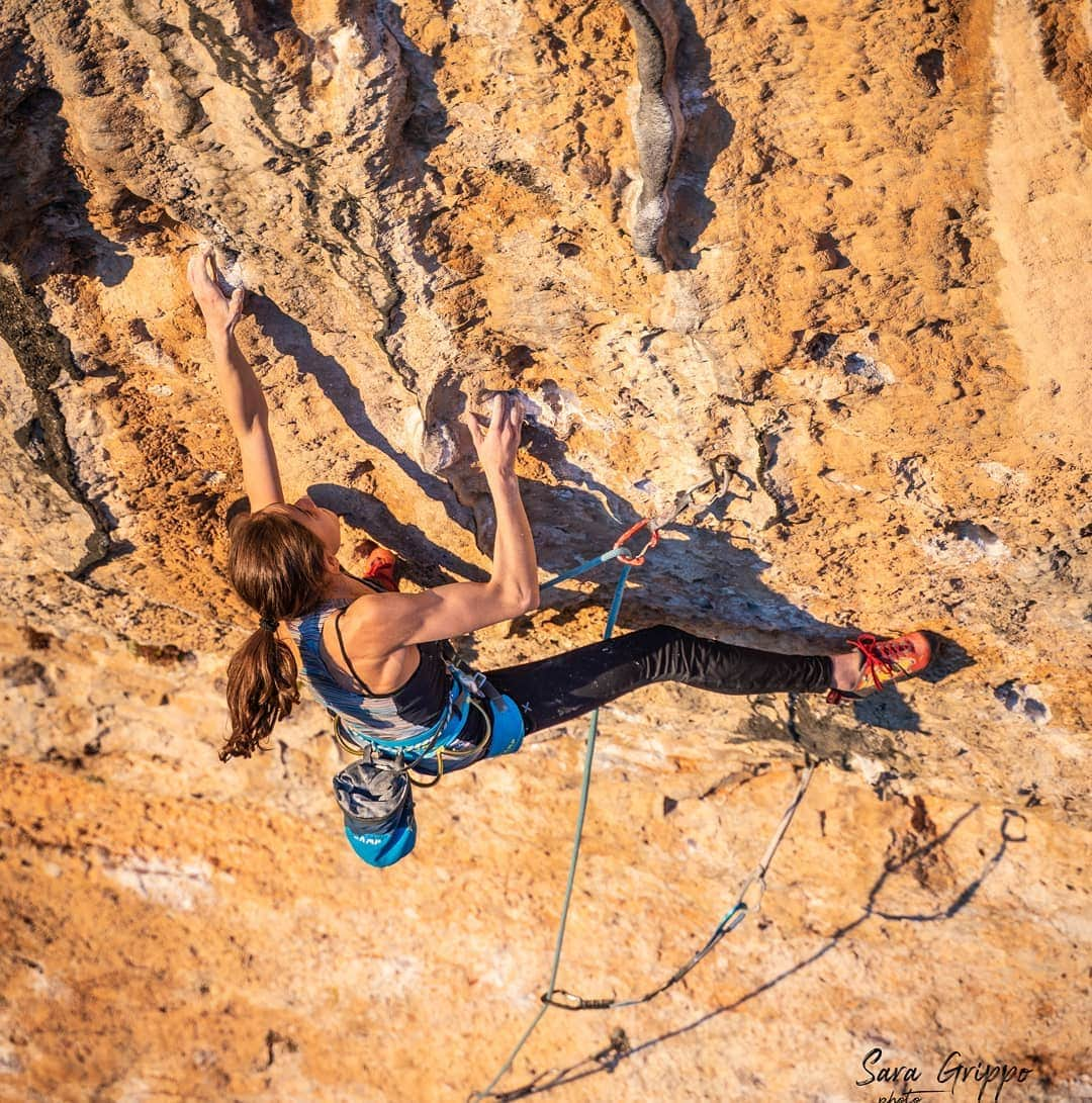 ローラ・ロゴラさんのインスタグラム写真 - (ローラ・ロゴラInstagram)「The most successful trip to spain so far has finished 😭 despite the fog we climbed a lot and I sent a lot of fantastic routes: - "pal Norte" 8c+/9a - "l'espiadimonis" 8c - " L-mens" 8b+ onsight - "la bongada" 9a (6th go) - "pal este" 8c 📸 @sara_grip . . . #climbing_pictures_of_instagram #picoftheday #loveclimbing #climbforlife #escalade #escalada #grimper #klettern #montura #wildclimb #campcassin #italy #rome #bomber #instagood #instalike  #instagram  @climbskinspain @agripp_climbingholds @montura_official @wildclimb @fiammeoromoena @stonegohigher」1月7日 3時31分 - laura.rogora