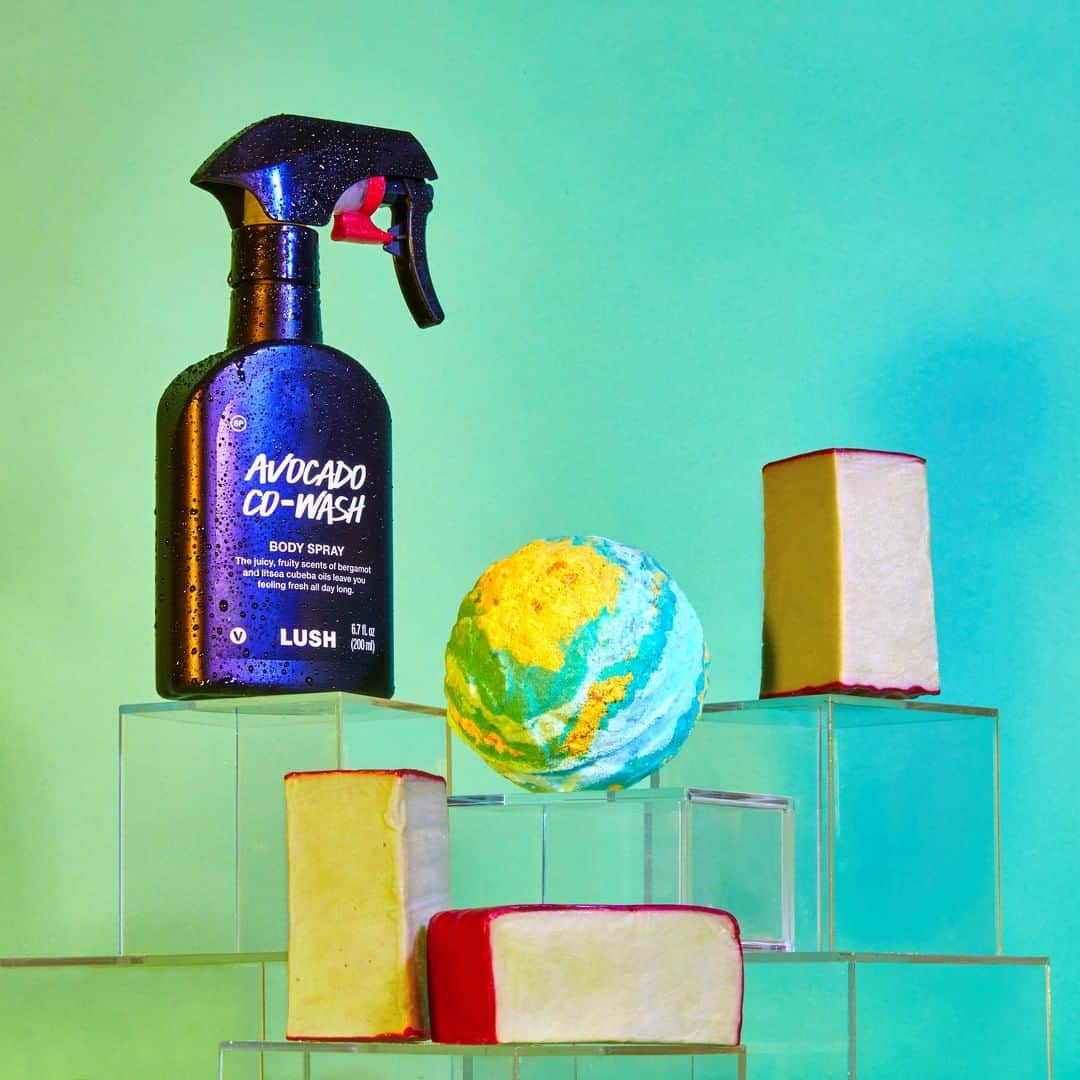 LUSH Cosmeticsさんのインスタグラム写真 - (LUSH CosmeticsInstagram)「Love Avocado Co-wash as a solid shampoo? And the smell of Melusine the fizzer? Now you can cop it as a much-coveted spirtzable scent. 💚⁠ ⁠ Mist yourself whenever you're feeling down with a blend of cheerful litsea cubeba and bergamot. Then get grounded with woodsy notes of olibanum for a perfume that's crisp, green and entirely unexpected.⁠ ⁠ Spr-itz finally here! Shop it on our link in bio.⁠ 💦⁠ *⁠ *⁠ *⁠ *⁠ #veganperfume #veganbeauty #veganfriendly #perfumelovers #scentoftheday #crueltyfree #vegansofig #vegansofinstagram」1月7日 3時55分 - lushcosmetics