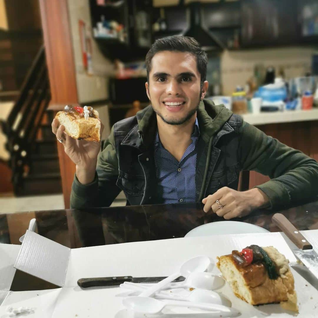 イヴァン・ガルシアのインスタグラム：「Feliz día de reyes 💥... Cuéntenme con que los sorprendieron?? #felizdiadereyes 👑👑👑」