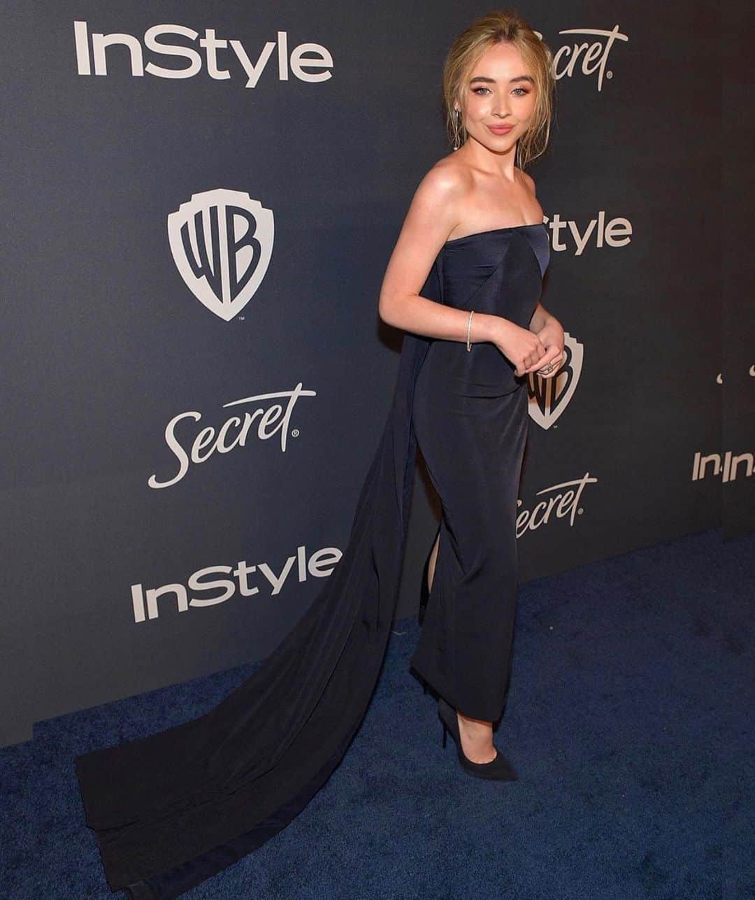 サブリナ・カーペンターのインスタグラム：「all aboard my train lol @instylemagazine 🤍」