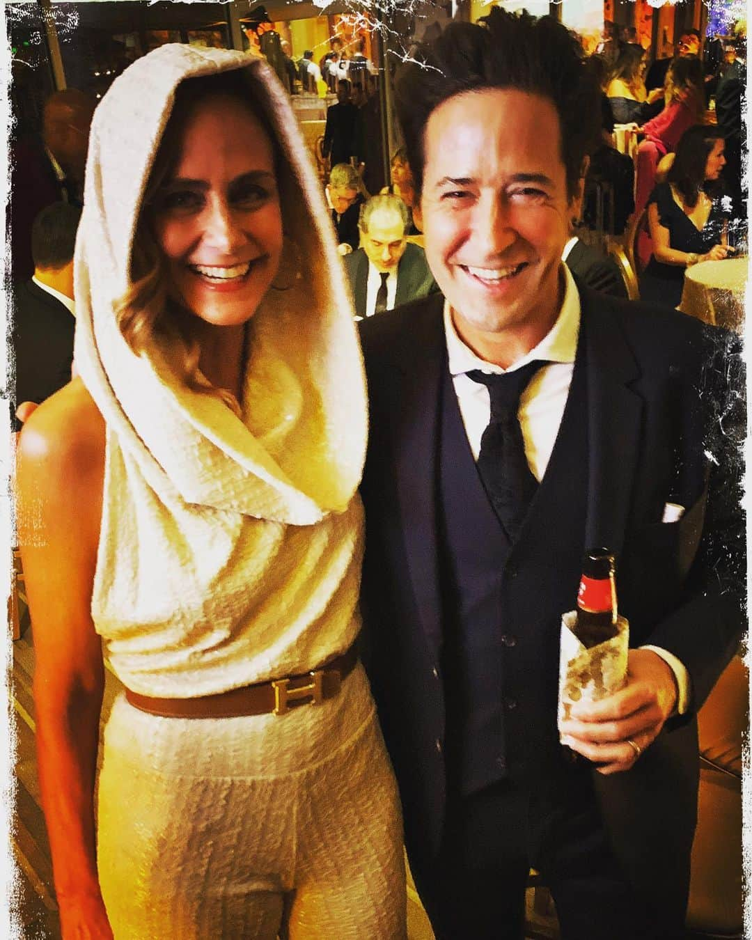 ロブ・モローさんのインスタグラム写真 - (ロブ・モローInstagram)「#numb3rs fans. Look who I ran into at @HBO @goldenglobes soirée, wearing one of the great outfits of the evening, the always fun @getdianefarr」1月7日 4時09分 - officialrobmorrow