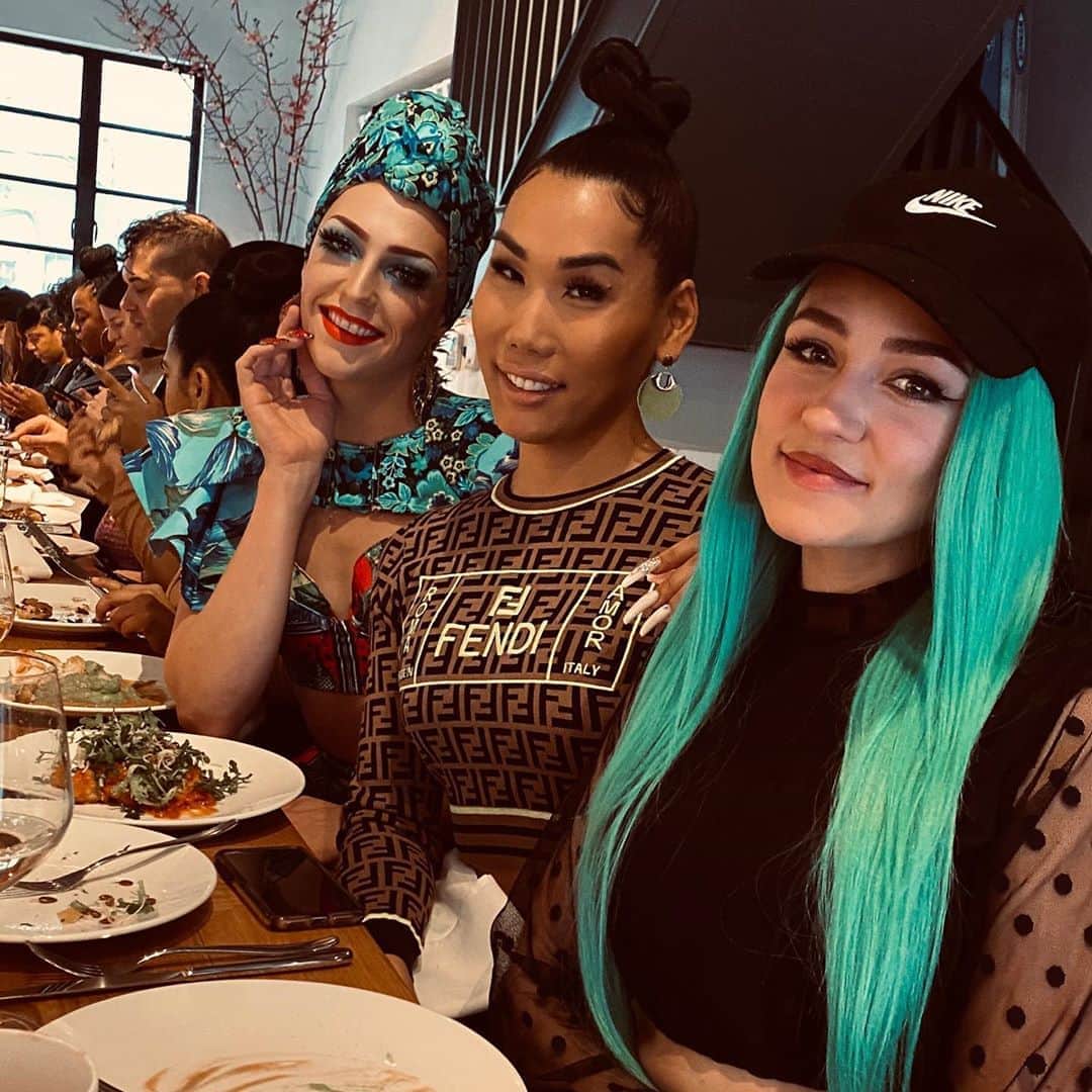 ボビー・ブラウンのインスタグラム：「New Friends @gia_gunn @reginahixt @laganjaestranja @likeabossmov」