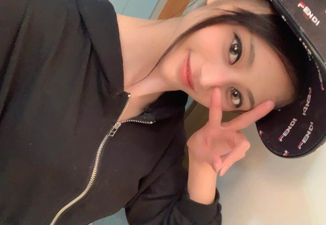 三咲美憂のインスタグラム：「✍️﻿ ﻿ ・﻿ ﻿ お姉ちゃんに紹介してもらって﻿ ずーっといきたくていけなかったフットネイルいけた 💅🏼 ！﻿ ﻿ ビューティープラネットっていうお店で﻿ 早くできあがるしデザインもかわいくてすごくいいお店だから﻿ みなさまもぜひオススメです 🍯💡！﻿ ﻿ #にゅーねいる #フットネイル #ビューティープラネット #いつも #お姉ちゃんに紹介してもらってる(笑)」