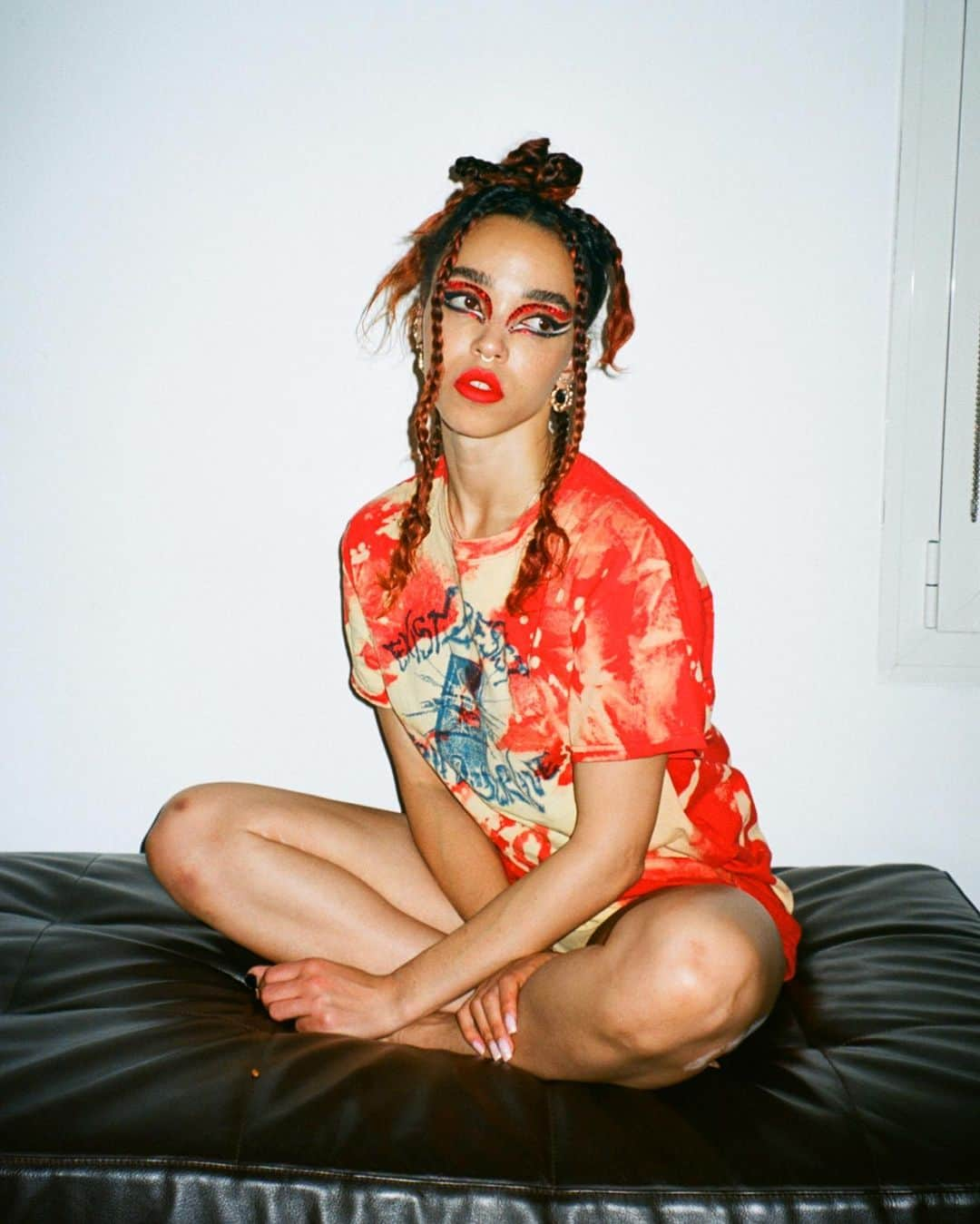 FKAツイッグスさんのインスタグラム写真 - (FKAツイッグスInstagram)「tie dye side eye」1月7日 4時40分 - fkatwigs