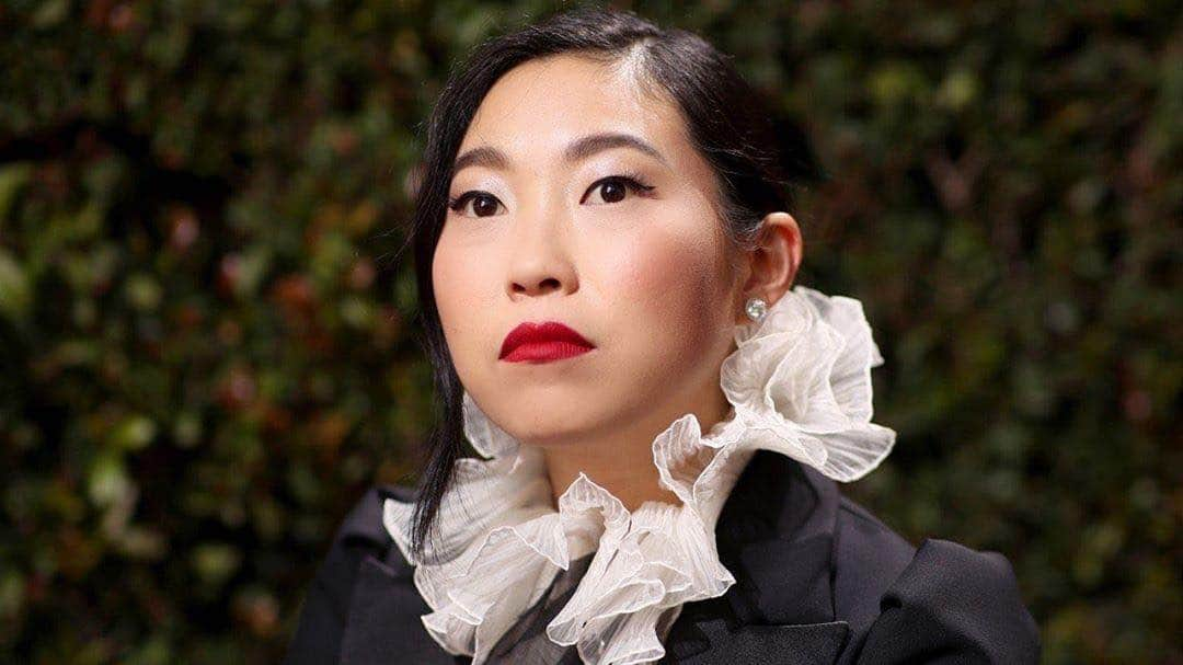 LORACさんのインスタグラム写真 - (LORACInstagram)「#REPOST @kirinstagram 🖤♥️✨ Golden Globe Award Winning Best Actress, @awkwafina slayed the red carpet last night, with a full face of LORAC Cosmetics! Celebrity Makeup Artist @kirinstagram’s inspiration was iconic Hollywood Glamour. For a modernized take, Kirin wanted to complement Awkwafina’s red lip and winged eyeliner with understated glowing skin using our soon-to-launch LORAC PRO Foundation.  See the full Beauty Breakdown below! - PRO Skin Glass Primer in high points of the face (coming soon!) - PRO Skin Matte Primer to mattify the shine (coming soon!) - PRO Soft Focus Longwear Foundation in shade 3 FAIR (coming soon!) - PRO Soft Focus Longwear Concealer in shade 1.5 FAIR (coming soon!) - TANtalizer Buildable Bronzing Powder in SUN DAZE (ULTA.com) - Light Source Mega Beam Highlighter in CELESTIAL (LORAC.com) - Color Source Buildable Blush in PRISM (LORAC.com) - LUX Diamond Palette (LORAC.com) - LUX Diamond Crème Shadow in CASHMERE (LORAC.com) - Front of the Line PRO Liquid Eyeliner (ULTA.com) - LUX First Class Lash Mascara (LORAC.com) - Alter Ego Lip Liner in PIN UP (ULTA.com) - PRO Satin Lip Color in CURRANT (Amazon.com) @ultabeauty @amazon  Click our link in bio to shop these available LORAC STAR goodies and stay tuned for our PRO Foundation products!  #GOLDENGLOBES #BESTACTRESSWINNER #AWKWAFINA #LORAC #LORACCOSMETICS #HOLLYWOODGLAMOUR #REDCARPET #AWARDSEASON #NBC #MAKEUPFORACLOSEUP #REDLIP #WINGEDEYE #ULTABEAUTY #TREATMENTBASEDPROFESSIONALMAKEUP」1月7日 4時58分 - loraccosmetics