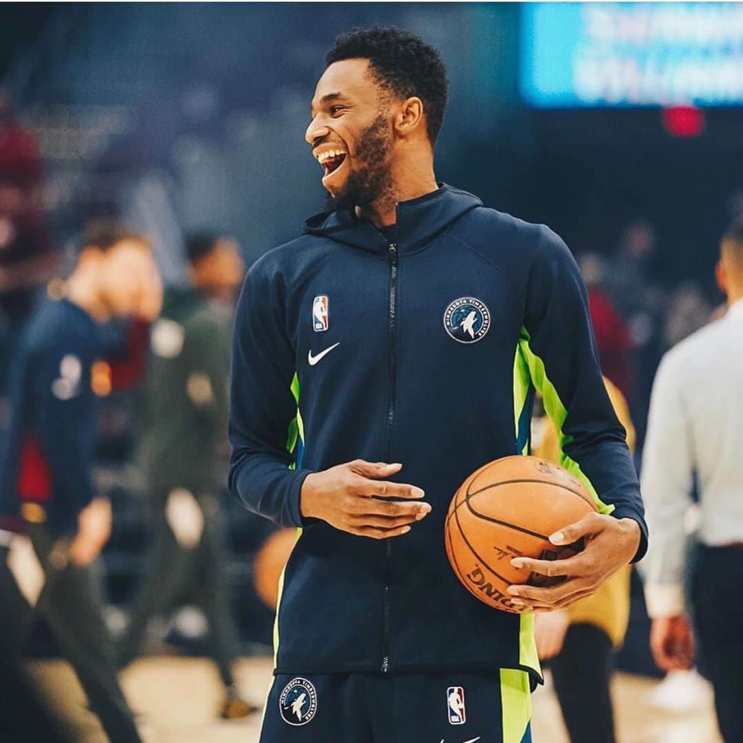 アンドリュー・ウィギンスのインスタグラム：「Blessed to play this game ❤️」