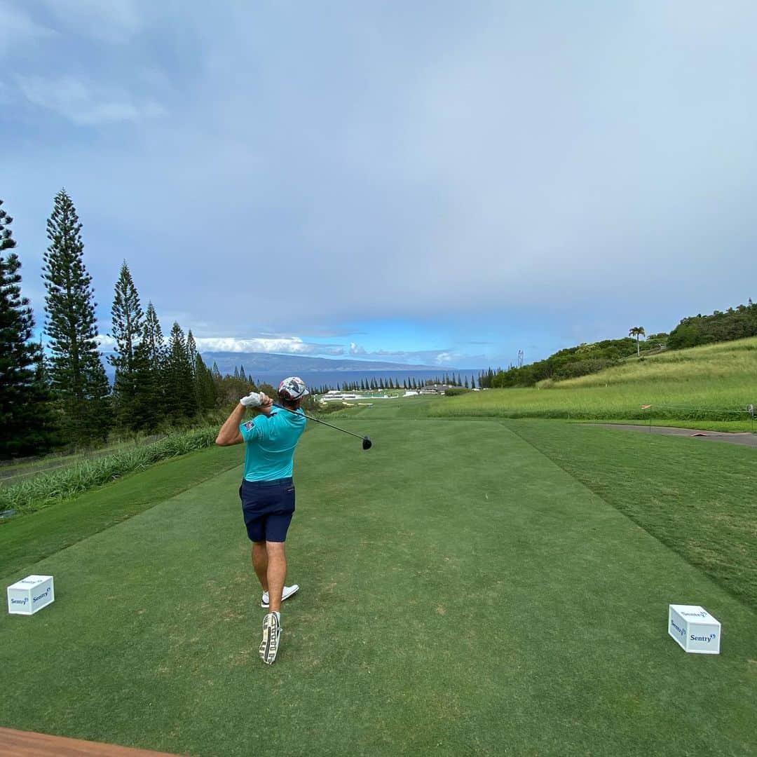 コリー・コナーズのインスタグラム：「Nice place to start the year! Thanks @sentry_toc for a great week in Maui. Looking forward to 2020! 🤙🏽」