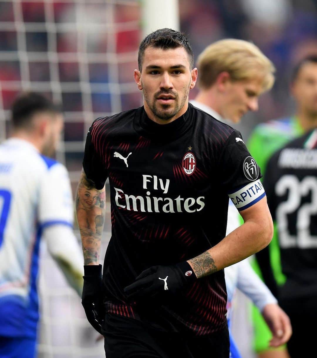 アレッシオ・ロマニョーリのインスタグラム：「Il lavoro pagherà sempre... Mai mollare 🔴⚫️ #MilanSampdoria @acmilan @seriea」