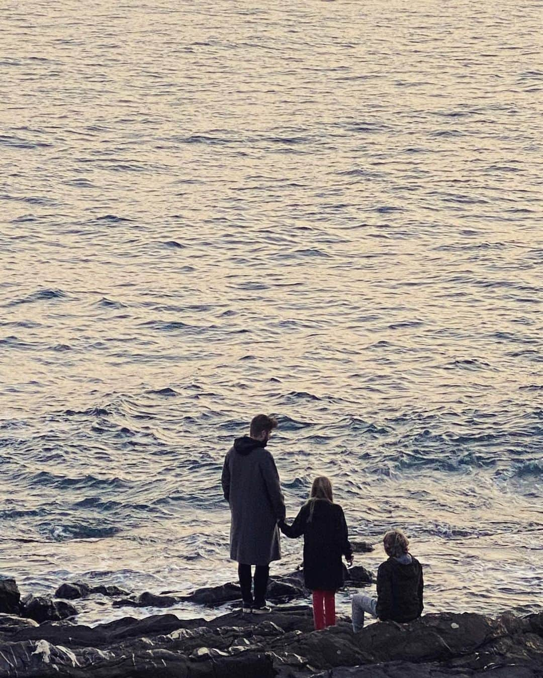 ラセ・シェーネさんのインスタグラム写真 - (ラセ・シェーネInstagram)「Family is my early heaven ♥️」1月7日 5時35分 - lasse.schone