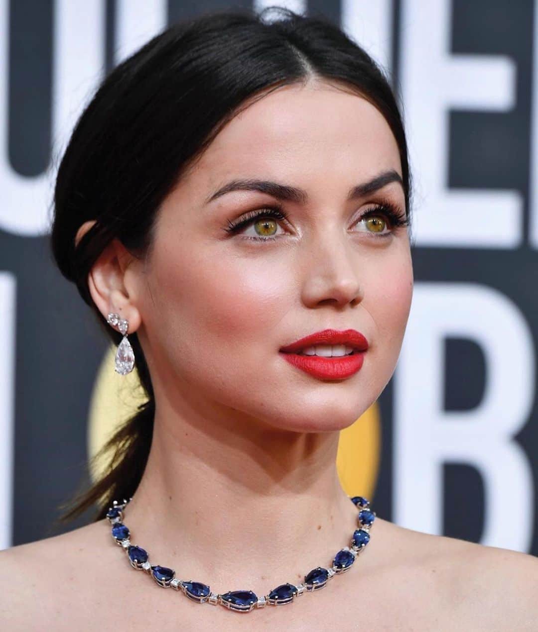 アナ・デ・アルマスのインスタグラム：「My heart is yours @karlawelchstylist @melaniemakeup @mararoszak ! Thank you for doing your magic and making  every second of the day the most incredible one. ✨♥️」