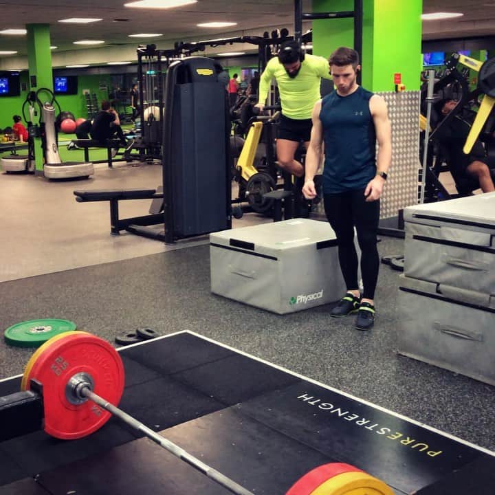 Phil Harrisのインスタグラム：「Had a small #target for the year and somehow got it done in 6 days! 100kg clean in the bank! 👊🏼💪🏼🏋🏼‍♂️ Now it’s time to aim higher!!! 🪐💫 Don’t sell yourself short on your targets, whatever they may be! Challenge yourself! #yougotthis  #mondaymotivation #mood #feelinggood . . . @sonnywebstergb @crossfittraining @figureskaterfitness  #feelingmyself #positive #postivevibes #goals #happy #achieve #achievement #achieveyourgoals #aimhigh #olympicweightlifting #clean #weightlifting #gym #workout #gymmotivation #gymlife #fitness #strong #legday #figureskater #figureskaterfitness #strength #strengthandconditioning #ambassador」