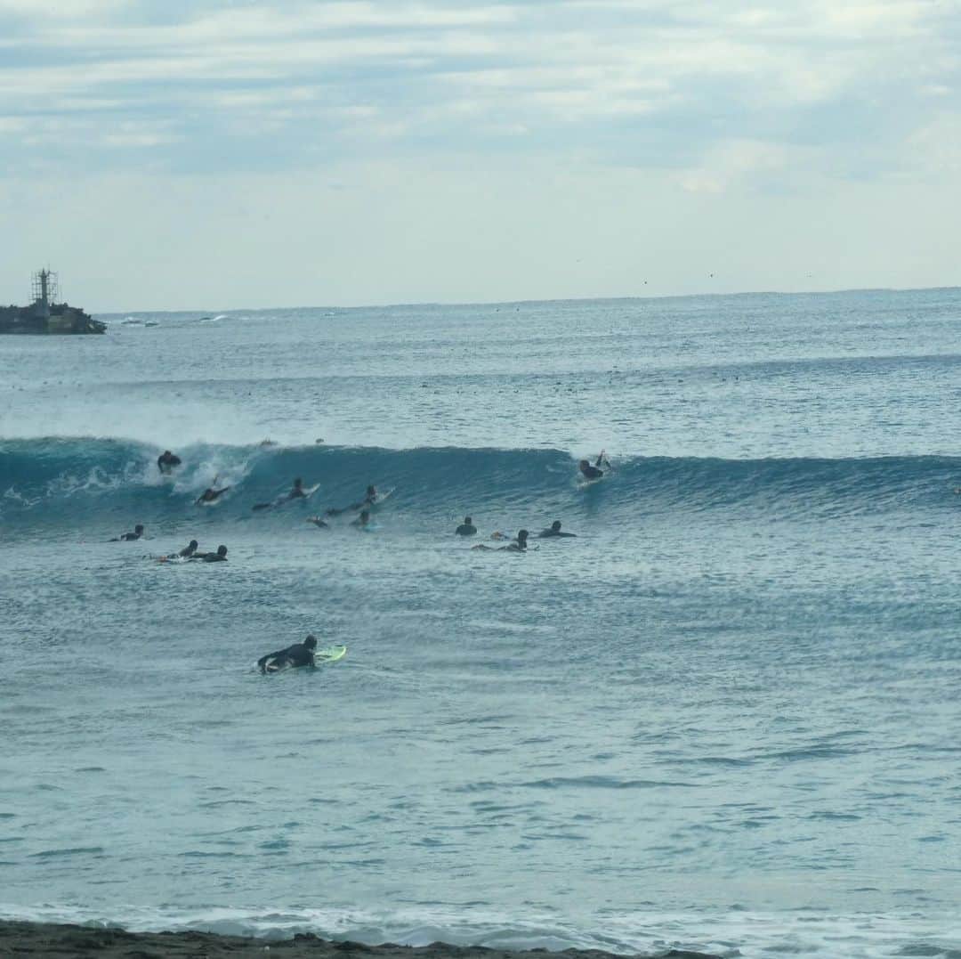 Isseki Nagaeさんのインスタグラム写真 - (Isseki NagaeInstagram)「Too crowded new year!  #surfing #surfinglife #beach #beachlife #newyearsurf #newyear  1/2」1月7日 6時18分 - isseki_nagae