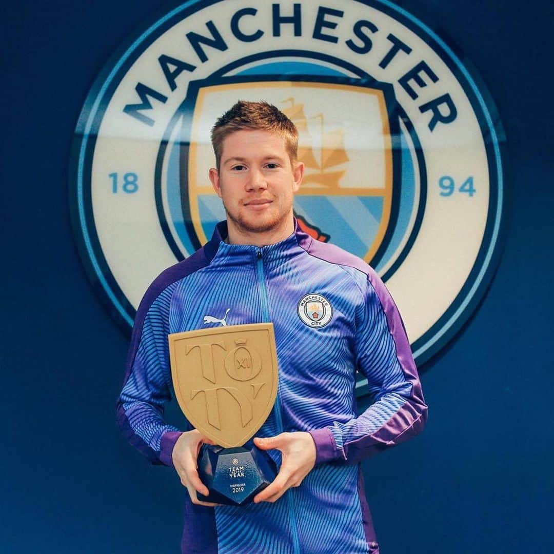 ケヴィン・デ・ブライネのインスタグラム：「Thank you @easportsfifa for the Team of the Year recognition. Nothing without my teammates! 🔵」