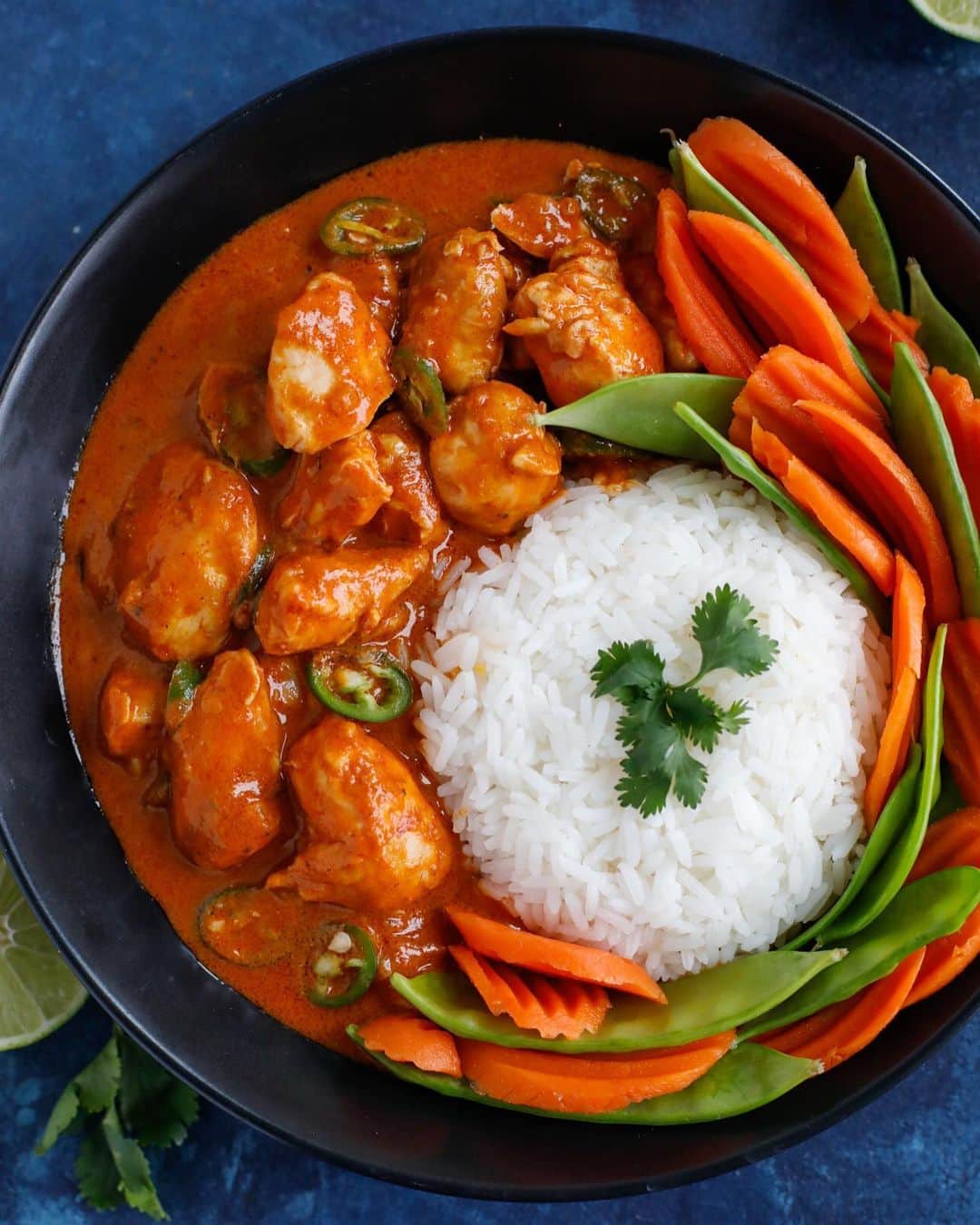 Easy Recipesさんのインスタグラム写真 - (Easy RecipesInstagram)「Who said weeknight dinners have to be boring? Spice up one of your weeknight meals this week by making this delicious Thai Red Curry Chicken recipe in just 30 minutes! Grab the full recipe link from my bio.  https://www.cookinwithmima.com/thai-red-curry-chicken/  #easyrecipes #recipes #buzzfeedfood #feedfeed #instayum #onthetable #eatingfortheinsta #marthafood #huffposttaste #foodandwine #healthyfood #womenshealth #tasteofhome #oprah #foodblogger #food #instagram #thefeedfeed #food52 #yahoofood #todayfood #deliciousfood #indianrecipes #soyummy#tastingtable #realsimple #eatingwell #cookinglight #bonappetit #simplerecipes」1月7日 6時25分 - cookinwithmima