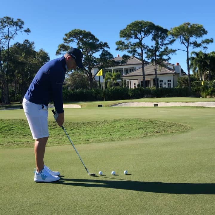 ルーク・ドナルドのインスタグラム：「If you want to be a good pitcher of the ball, it’s pretty essential you learn to use the bounce effectively. Good little drill here, although you might want to start on a tight fringe or the very edge of the putting green unless you’re very confident you aren’t going to take a giant divot!!!!!A few 🔑’s . 1) Ball position slightly forward and shaft vertical (don’t push the shaft forward as that will only encourage the front edge of your wedge to get stuck in the ground on impact) . 2) Club head stays outside the hands going back with plenty of loft on the club . 3) Body and club rotate together thru the hit. Notice how my body is facing my target at the end even though it’s a short shot & my club is matching with my spine. . Give this a try and let me know how you get on! (Apologies to any superintendents who find a few divots out of their short game greens tmr 🤭)」