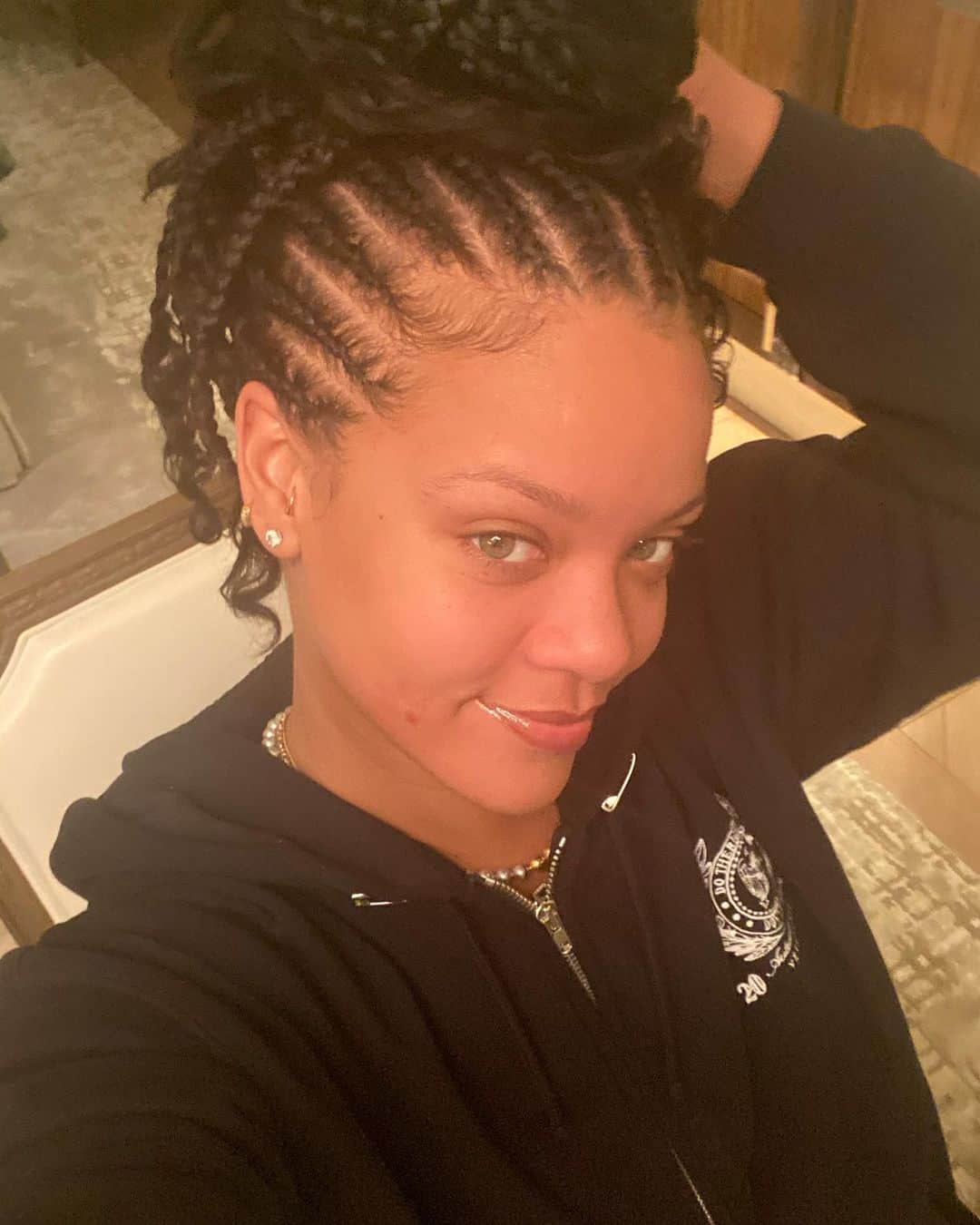 リアーナのインスタグラム：「first selfie of the year doe. #2020」