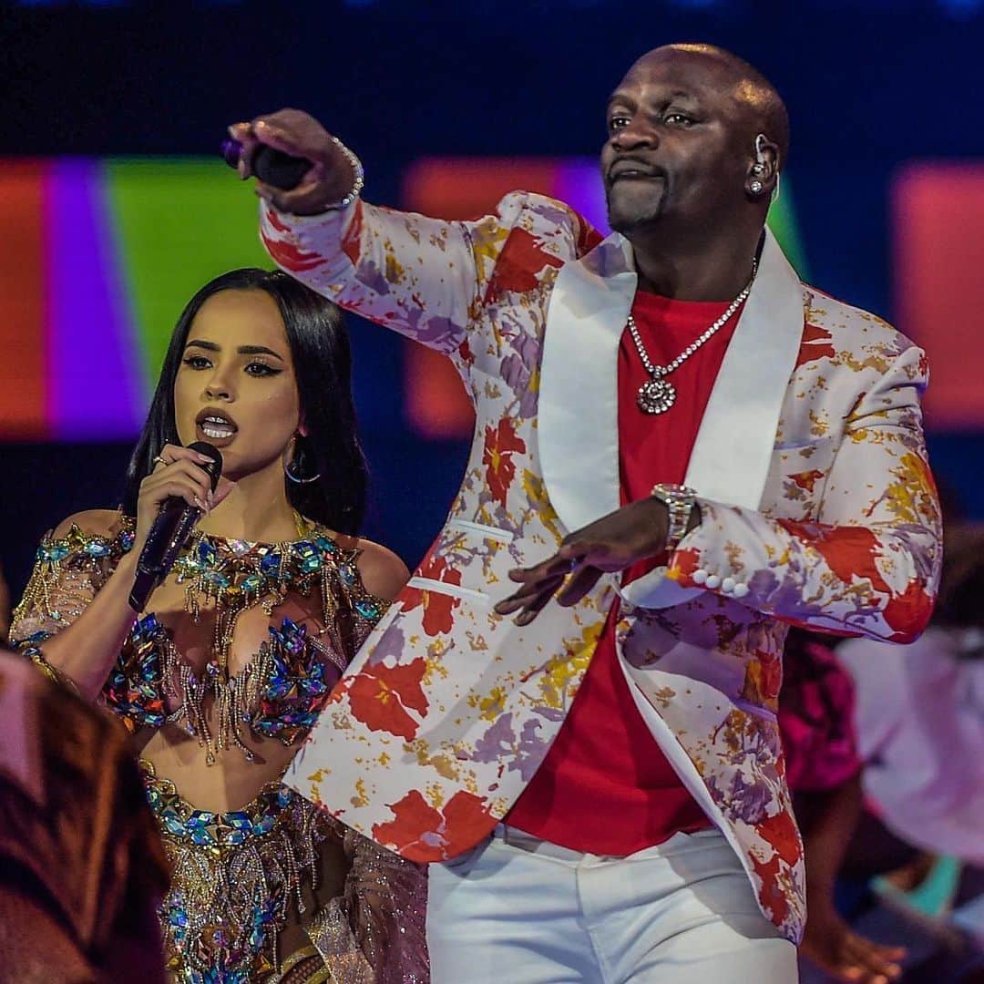 エイコンのインスタグラム：「#elnegreeto x #beckyg #comono https://fanlink.to/ElNegreeto」