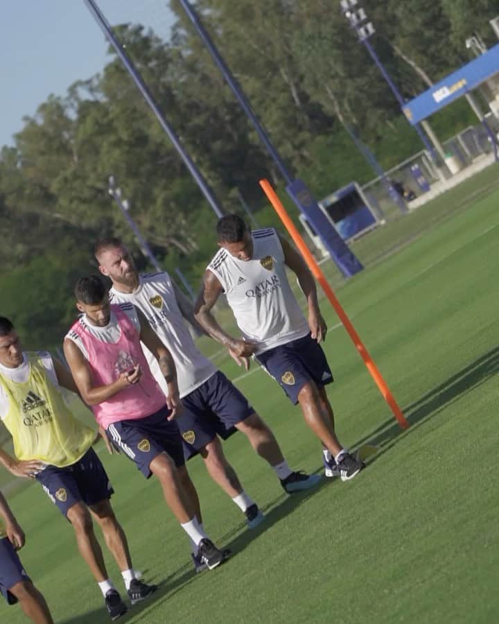 リサンドロ・ロペスのインスタグラム：「Pretemporada 2020!!!! VAMOS BOCA 🔵🟡」