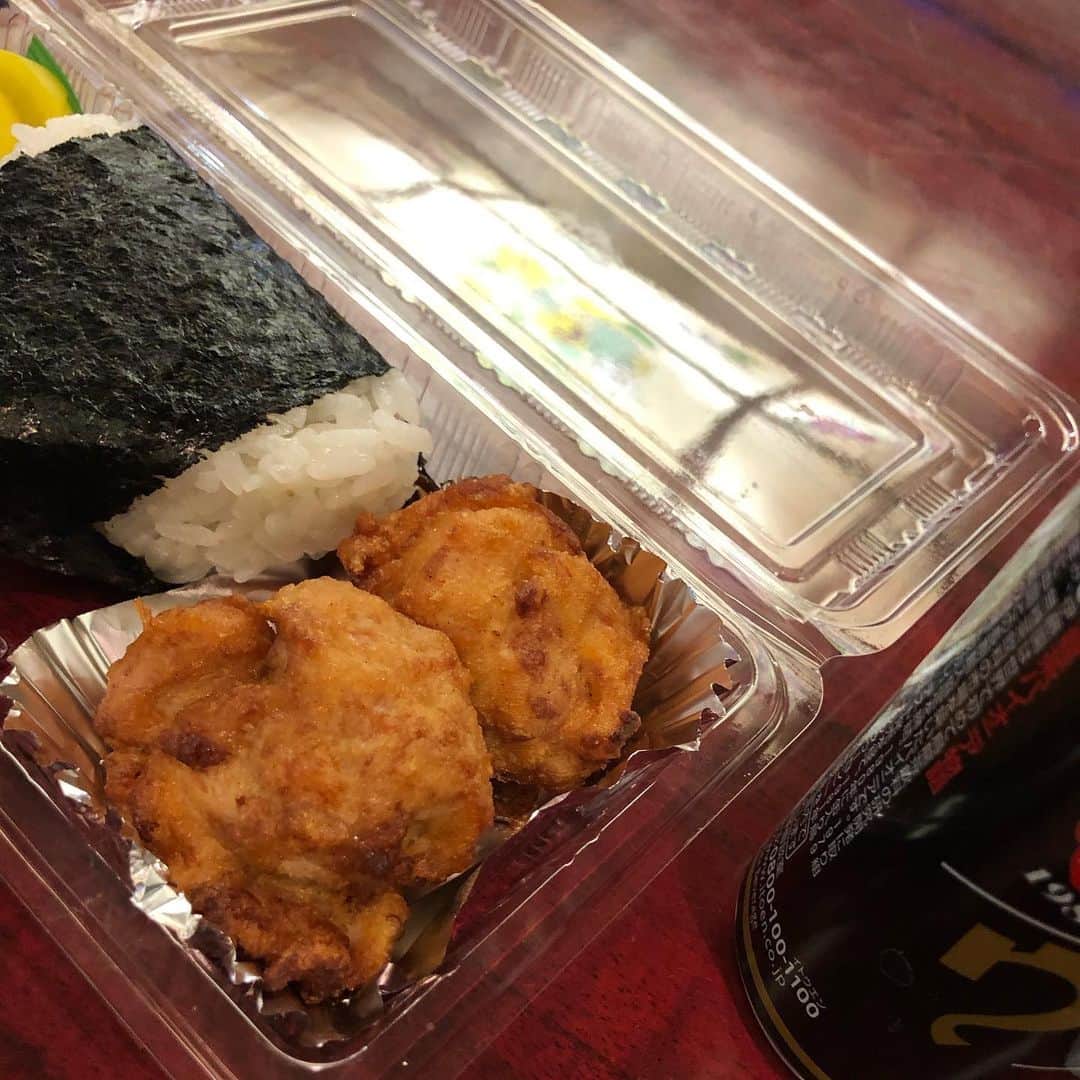 金剛地武志のインスタグラム：「ポパイは唐揚げ派です」
