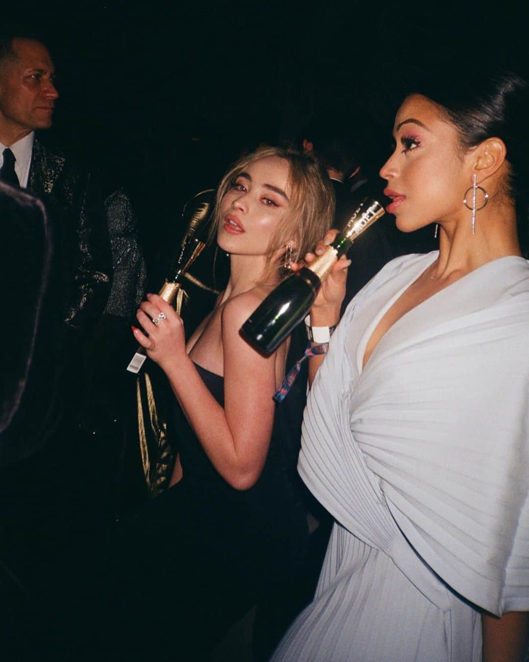 サブリナ・カーペンターのインスタグラム：「I LEFT THE HOUSE」