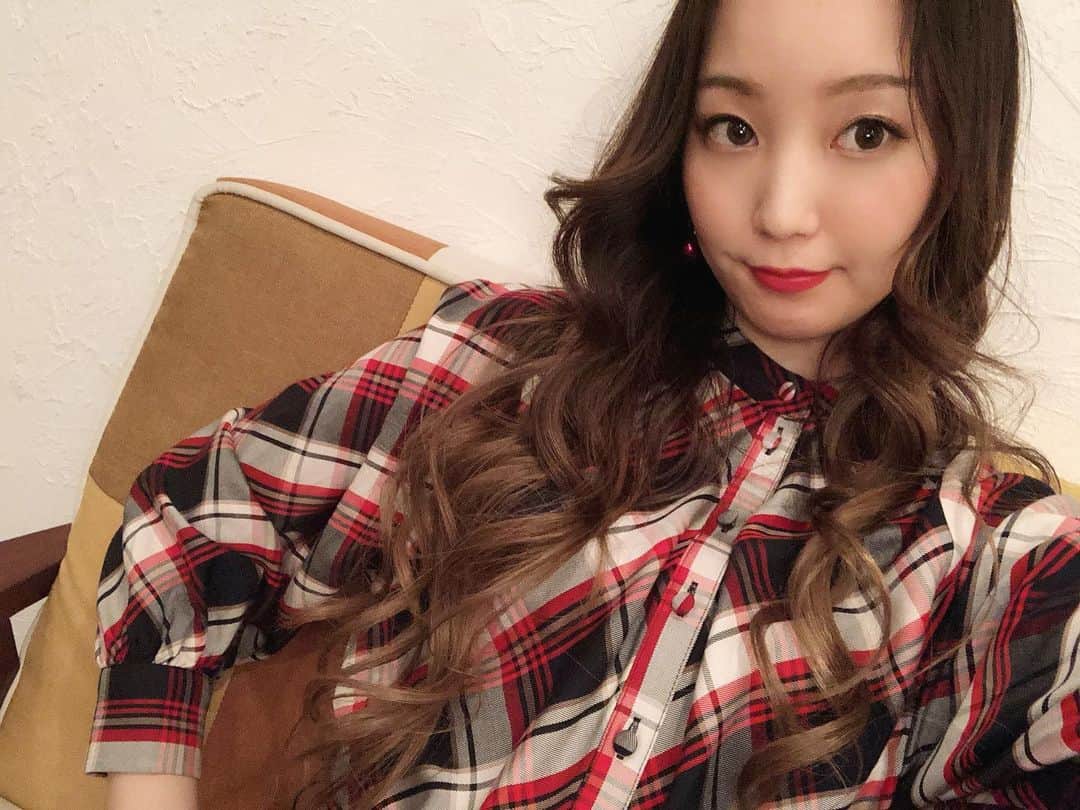 NOHANAのインスタグラム：「メリクリイブ🎅🏼🎄🎂🍷🎁⛄️🎉 ・ サンタさん💌 次回ライブは12/29(日)渋谷eggmanです🥚 年内ラストライブお待ちしております🥺🌟 ・ #merrychristmas #メリクリ #check #赤チェック #CHECKME #ちぇくみ」