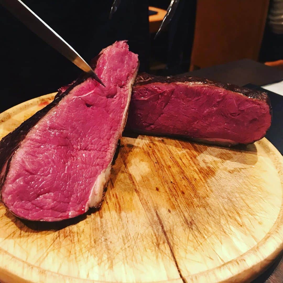 兼田恵さんのインスタグラム写真 - (兼田恵Instagram)「また肉とパイナップルを大量にいただいてきました…肉納め🍖♡ #肉塊uno」12月23日 23時51分 - earl_megu