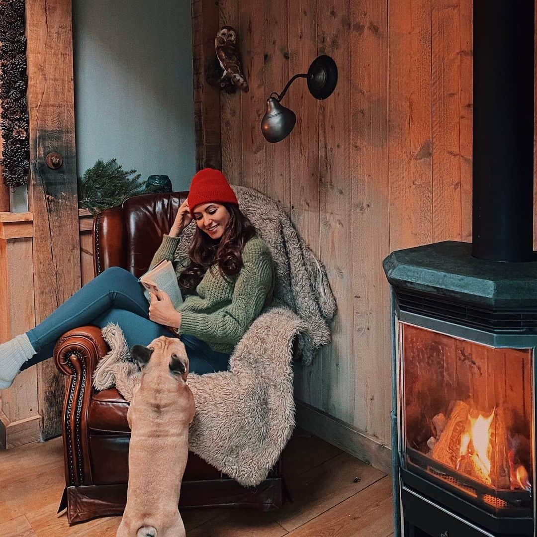 Sarah Angiusさんのインスタグラム写真 - (Sarah AngiusInstagram)「Totally in my element 🐿🌲 The most productive thing I’ve done so far during this trip is relaxing!😊😌 #forestisforrest #christmasholidays #cozyvibes #baileyandsarah」12月23日 23時52分 - sarahangius