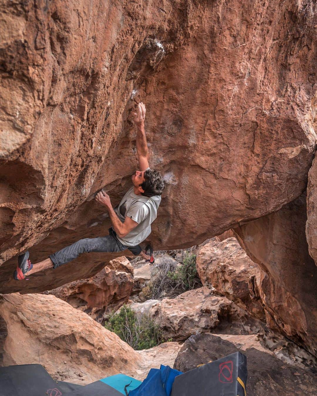 ポール・ロビンソンのインスタグラム：「Bonsai, V14/8B+!!! Psyched to tick this gem of a @jwebxl line off for its 4th ascent. What a legendary set of moves on this one. Onward to the next 🥳 #bouldering #huecotanks photo; @westmountainmedia」