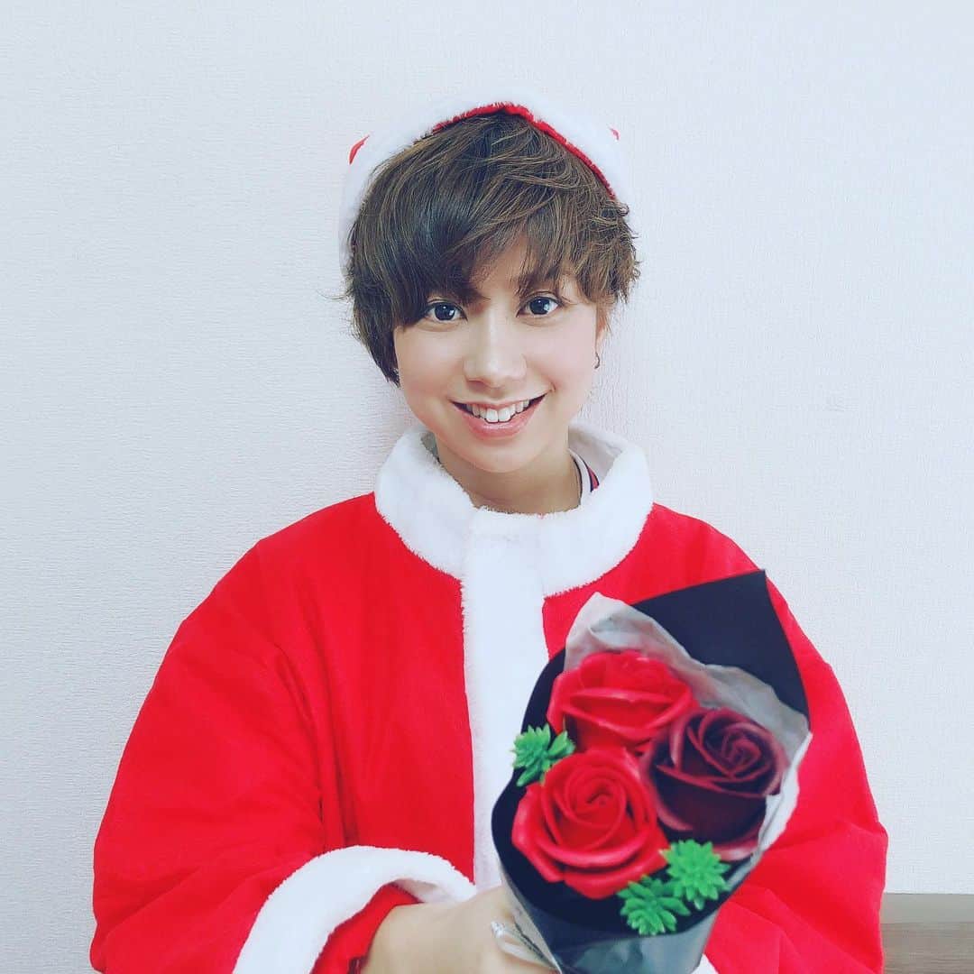 てん（ものまね）さんのインスタグラム写真 - (てん（ものまね）Instagram)「💕🎁🎄 MerryX'mas 🎄🎁💕 てん★  #直接伝えたかったからカサカサ配信 #てんなう #みなさま素敵なクリスマスをお過ごしください🎄」12月24日 0時47分 - tenkukku10