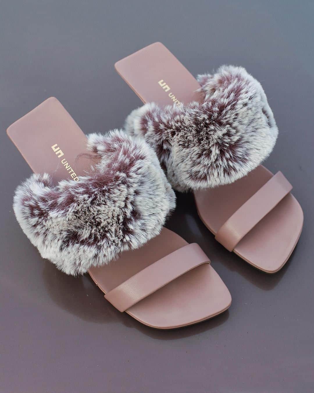 ユナイテッドヌードさんのインスタグラム写真 - (ユナイテッドヌードInstagram)「The LOOP TEDDY in Dusty Pink //// A United Nude classic with a 60's kitten heel feel //// AW19 ⁠ .⁠ .⁠ .⁠ 📷: @d.simantov #unitednude #fashion #architecture #killerheels #hautecouture #eoss #design #heels #60s #footwear #footweardesign #fashionfootwear #autumn #holiday #style #winter #kittenheel #holidaysale #streetstyle #lookoftheday #instafashion #instastyle #solecollector #minimalmovement #streetlook」12月24日 0時50分 - unitednude