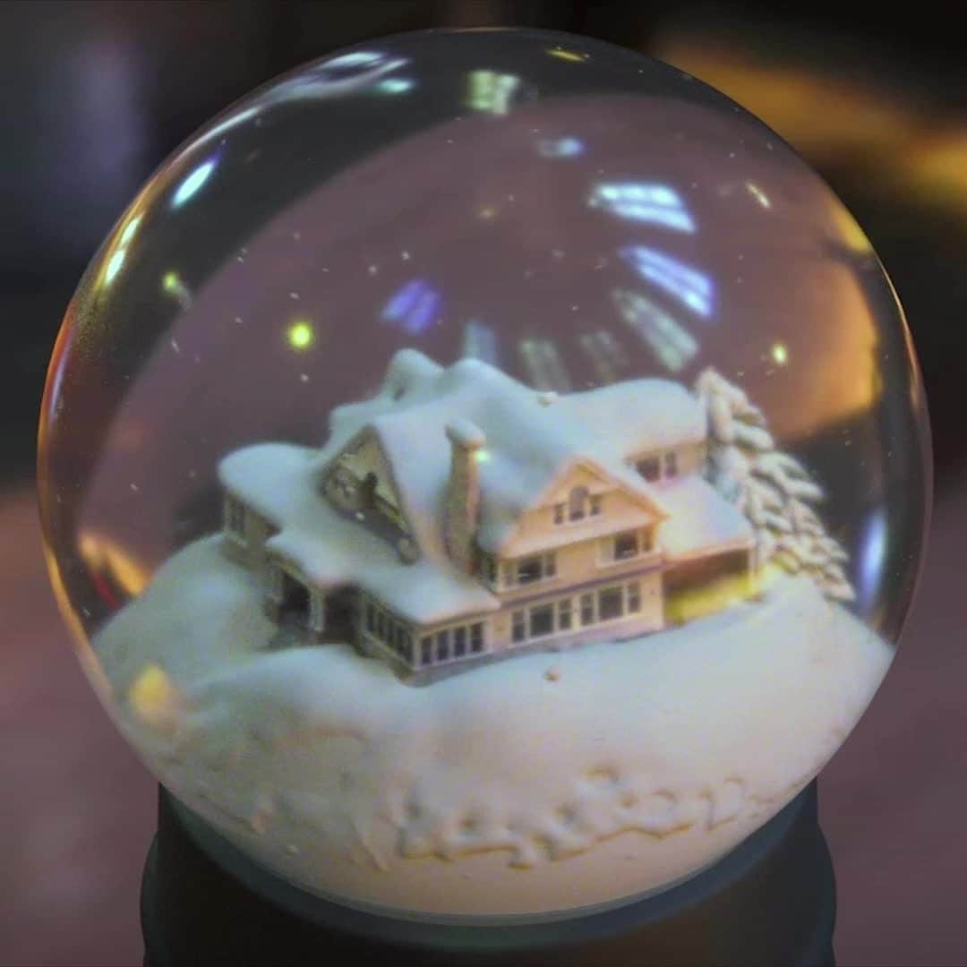 HP（ヒューレット・パッカード）のインスタグラム：「Happy holidays! This year, we at HP 3D Printing gift you with this video that highlights just a few of our (and your!) special moments from this year. Enjoy! #3Dprinting #3DbyHP #HPMJF」
