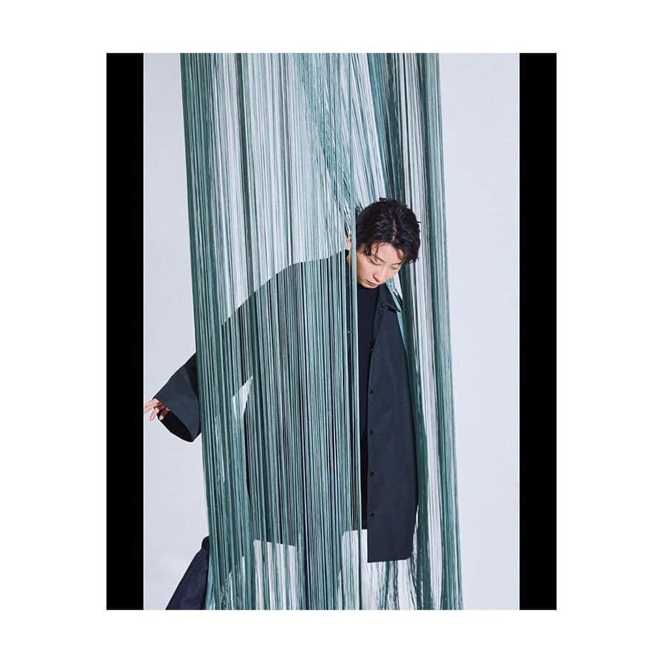 TEPPEIさんのインスタグラム写真 - (TEPPEIInstagram)「緑の紐と、緑のコート。  #Repost @iamgenhoshino ・・・ “MUSICA” ﻿ ﻿ #星野源 #GenHoshino﻿ ﻿ Photo by @sekiboy」12月24日 1時09分 - stylist_teppei