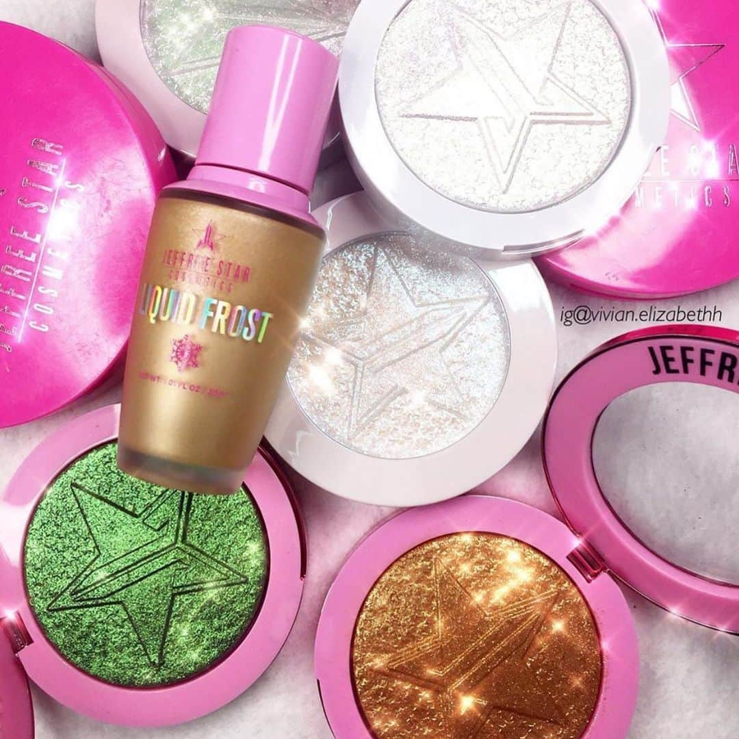 Jeffree Star Cosmeticsさんのインスタグラム写真 - (Jeffree Star CosmeticsInstagram)「Highlighter Heaven🕊✨ This stunning product shot was taking by our girl @vivian.elizabethh 💖 What is your glow of the day? 🌟 #jeffreestarcosmetics #skinfrost #supremefrost #extremefrost #liquidfrost」12月24日 1時08分 - jeffreestarcosmetics