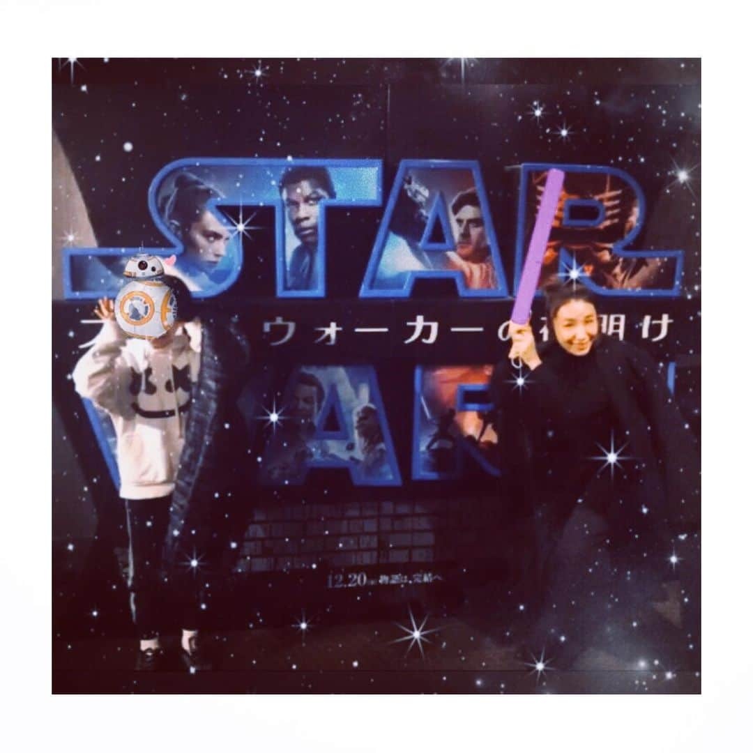 鈴木紗理奈さんのインスタグラム写真 - (鈴木紗理奈Instagram)「親子3代でファンのSTARWARS 9作目。 ラスト。 今回もかっこよすぎて 大迫力すぎて息を呑んだ。 最後のジェダイ 種族のリーダー そしてなんといってもレイア姫 女が活躍する様は爽快。 女の明るい未来に重ねて鼻息荒く鑑賞。 大好き‼︎ #STARWARS よ永遠に。」12月23日 16時20分 - munehirovoice