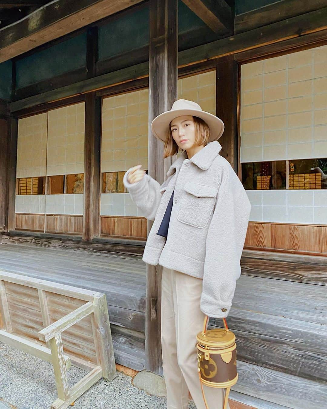 里見茜さんのインスタグラム写真 - (里見茜Instagram)「この日は全身ベージュトーンの私服。HATが大活躍しております👯‍♂️💗 #私服#冬服#ootd#fashion#beige」12月23日 16時39分 - satomiakane