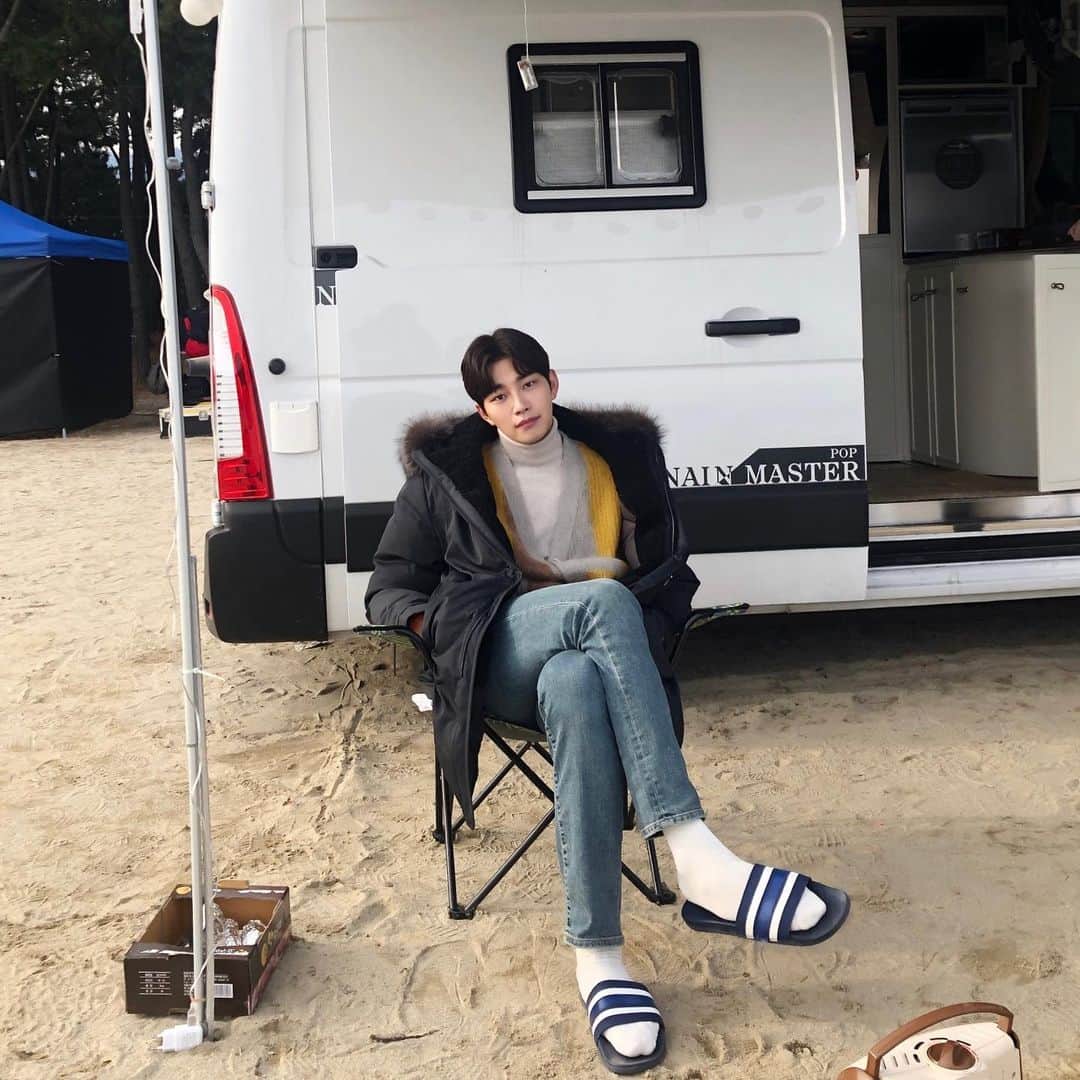 キム・ジェヨンのインスタグラム：「겨울 바다...🤗 메리크리스마스🎄」