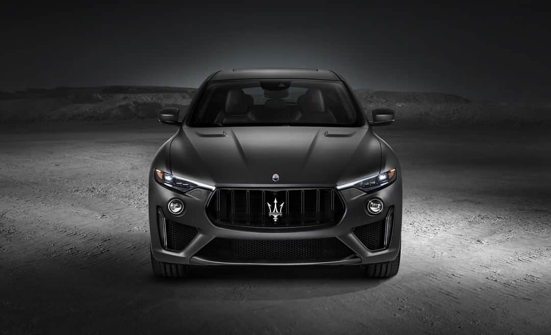 Maserati Japan | マセラティ ジャパンのインスタグラム：「そのステアリングを握ればこれまで体験したことのないようなラグジュアリーなドライブフィールが味わえる『レヴァンテ トロフェオ』。マセラティ史上最高と言っていいパワフルなSUVに触れてみてください。  #Maserati #マセラティ #MaseratiJapan #マセラティジャパン #Levante #レヴァンテ」