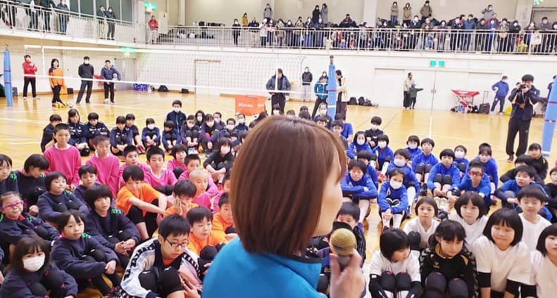 佐野優子さんのインスタグラム写真 - (佐野優子Instagram)「. 釧路市の小学生と 楽しいひと時を過ごしてきました◟̆◞̆🏐💕 . また行きたいなぁ〜 . 釧路🐟素敵なところでした♡ . #釧路市 #小学生バレーボール  #volleyball #バレーボール」12月23日 16時59分 - yuko12345
