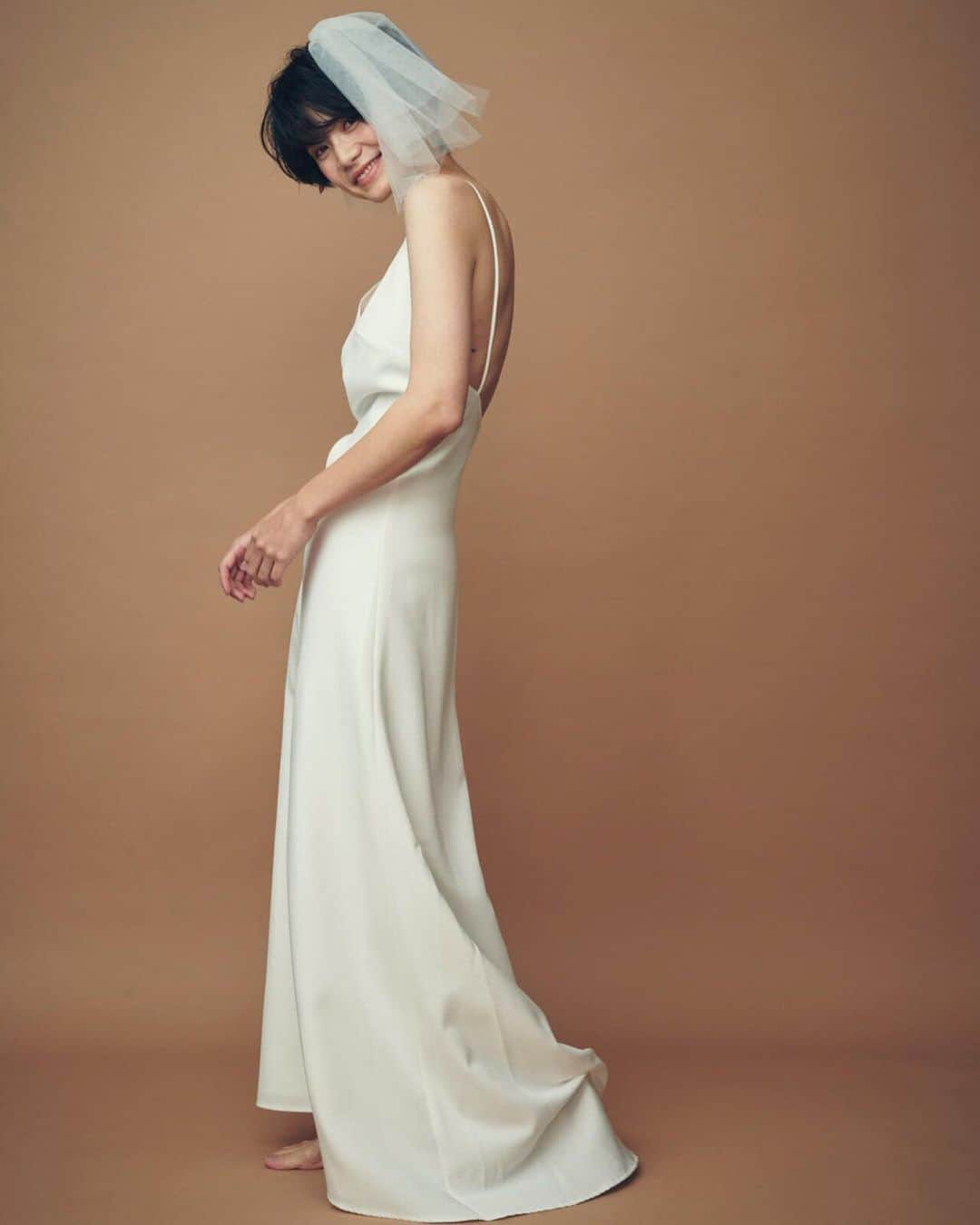 平山奈美のインスタグラム：「レースの下に着てたキャミドレス👰 単体でも可愛いかったなぁ .  #ウェディング #ブライダル #ショートベール #フォトウェディング #花嫁 #新婦 #ショートヘア #ショートヘア花嫁 #シンプルドレス #ママコーデ #ママ #男の子ママ #新米ママ #ハンドメイドドレス #キャミドレス #ドレス #赤ちゃんのいる暮らし #息子」