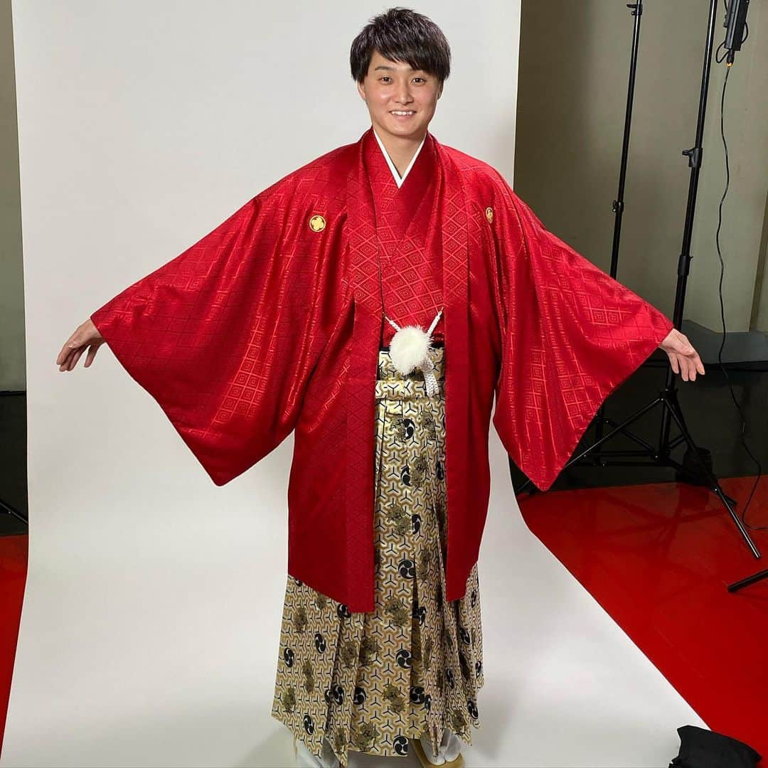 笹山貴哉さんのインスタグラム写真 - (笹山貴哉Instagram)「この前初めて袴を着ました👘 着付け大変すぎて、毎日着てる方達のこと尊敬します。 今週水曜日が年内ラストホームゲームです！勝って終わりましょう🏀💪 #dolphins #DORED #袴」12月23日 17時35分 - takaty21